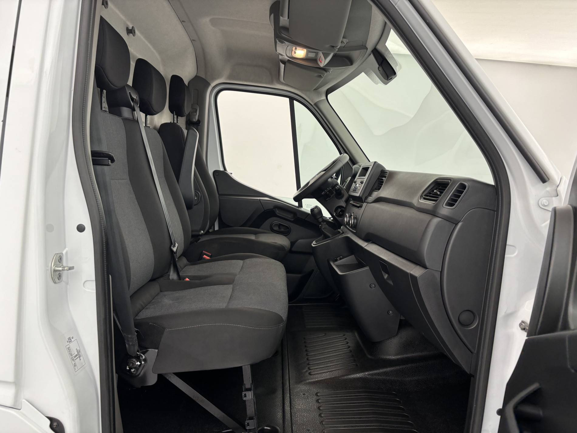 Vente en ligne Renault Master Fourgon MASTER FGN TRAC F3500 L2H2 BLUE DCI 135 au prix de 24 790 €