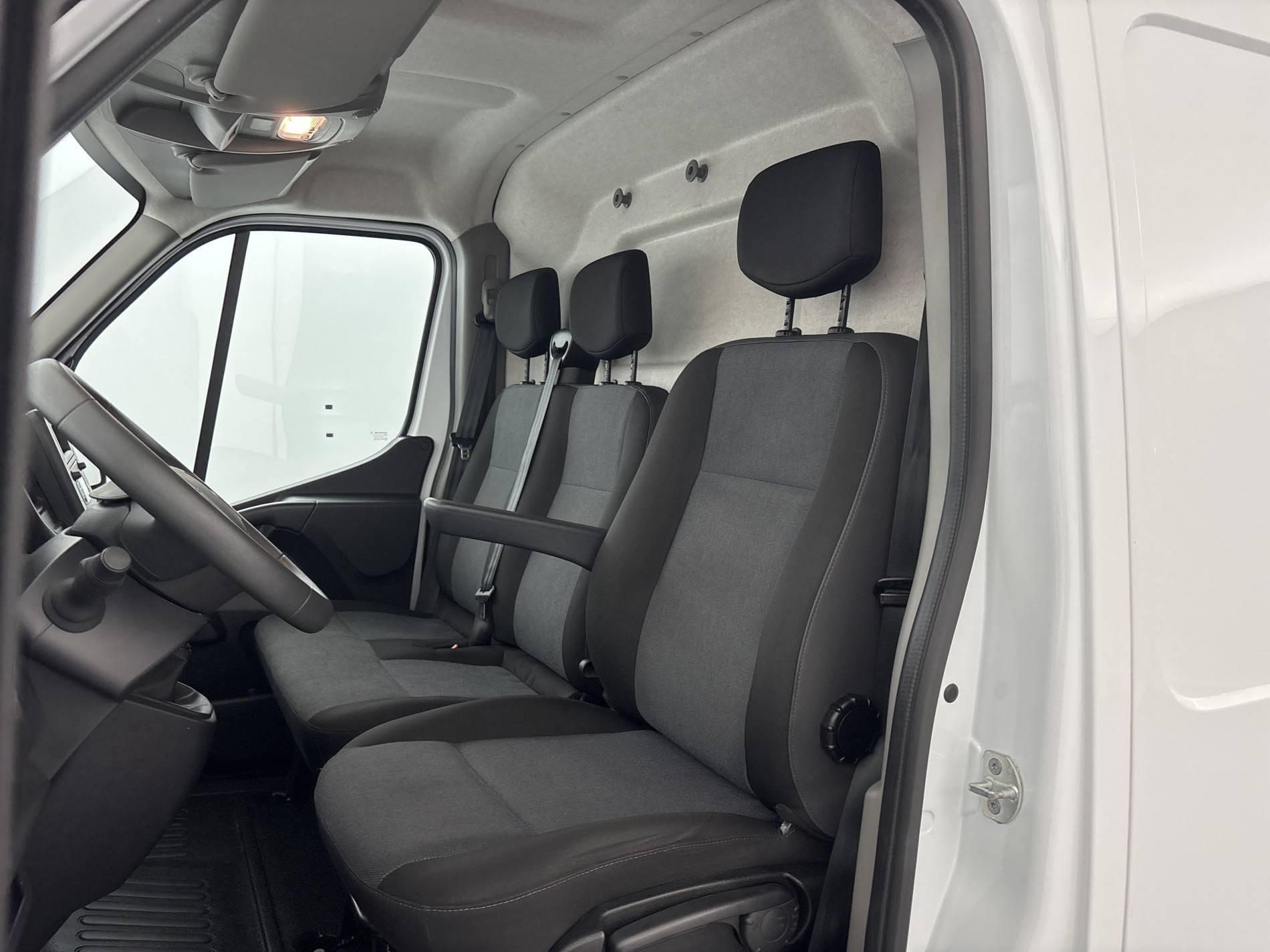 Vente en ligne Renault Master Fourgon MASTER FGN TRAC F3500 L2H2 BLUE DCI 135 au prix de 24 790 €