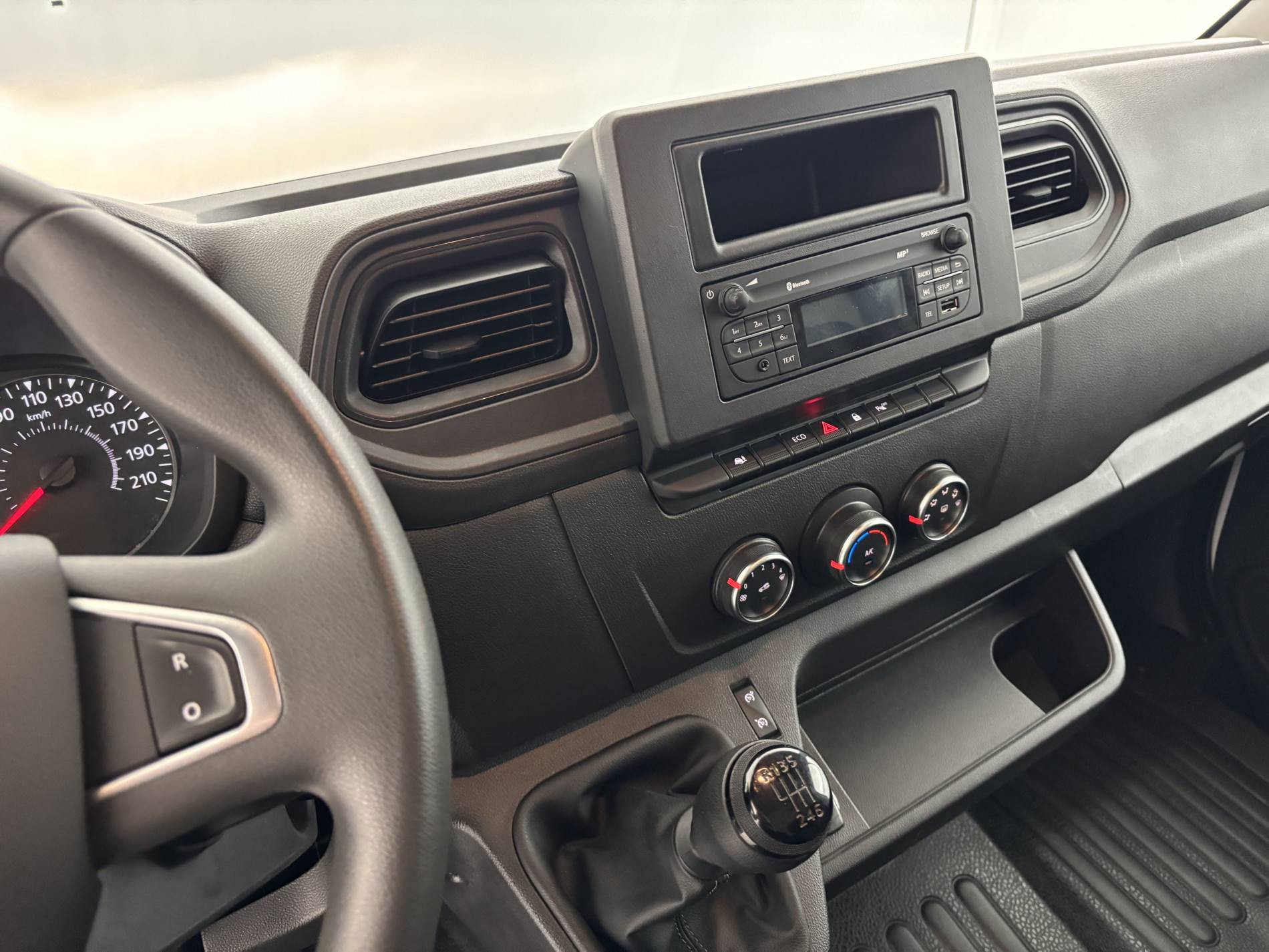 Vente en ligne Renault Master Fourgon MASTER FGN TRAC F3500 L2H2 BLUE DCI 135 au prix de 24 790 €