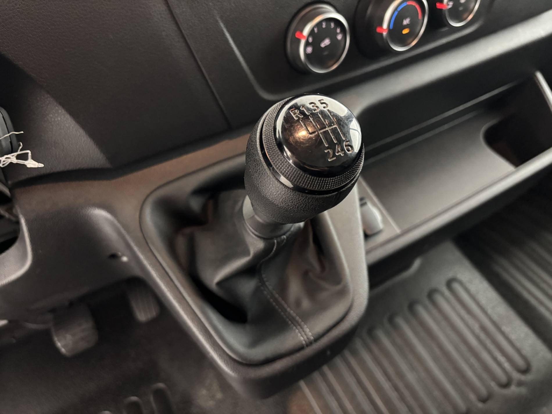 Vente en ligne Renault Master Fourgon MASTER FGN TRAC F3500 L2H2 BLUE DCI 135 au prix de 24 790 €