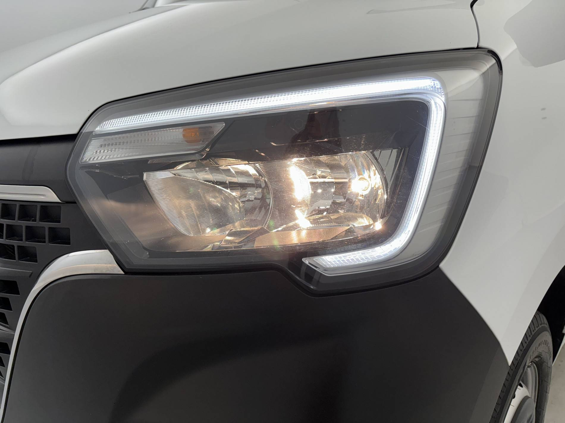 Vente en ligne Renault Master Fourgon MASTER FGN TRAC F3500 L2H2 BLUE DCI 135 au prix de 24 790 €