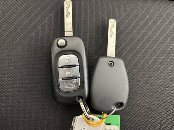 Vente en ligne Renault Trafic 3 Fourgon TRAFIC FGN L1H1 1200 KG DCI 120 FRIGORIFIQUE au prix de 26 990 €