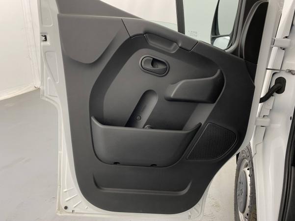 Vente en ligne Renault Master Fourgon MASTER FGN TRAC F3500 L2H2 DCI 135 au prix de 20 990 €