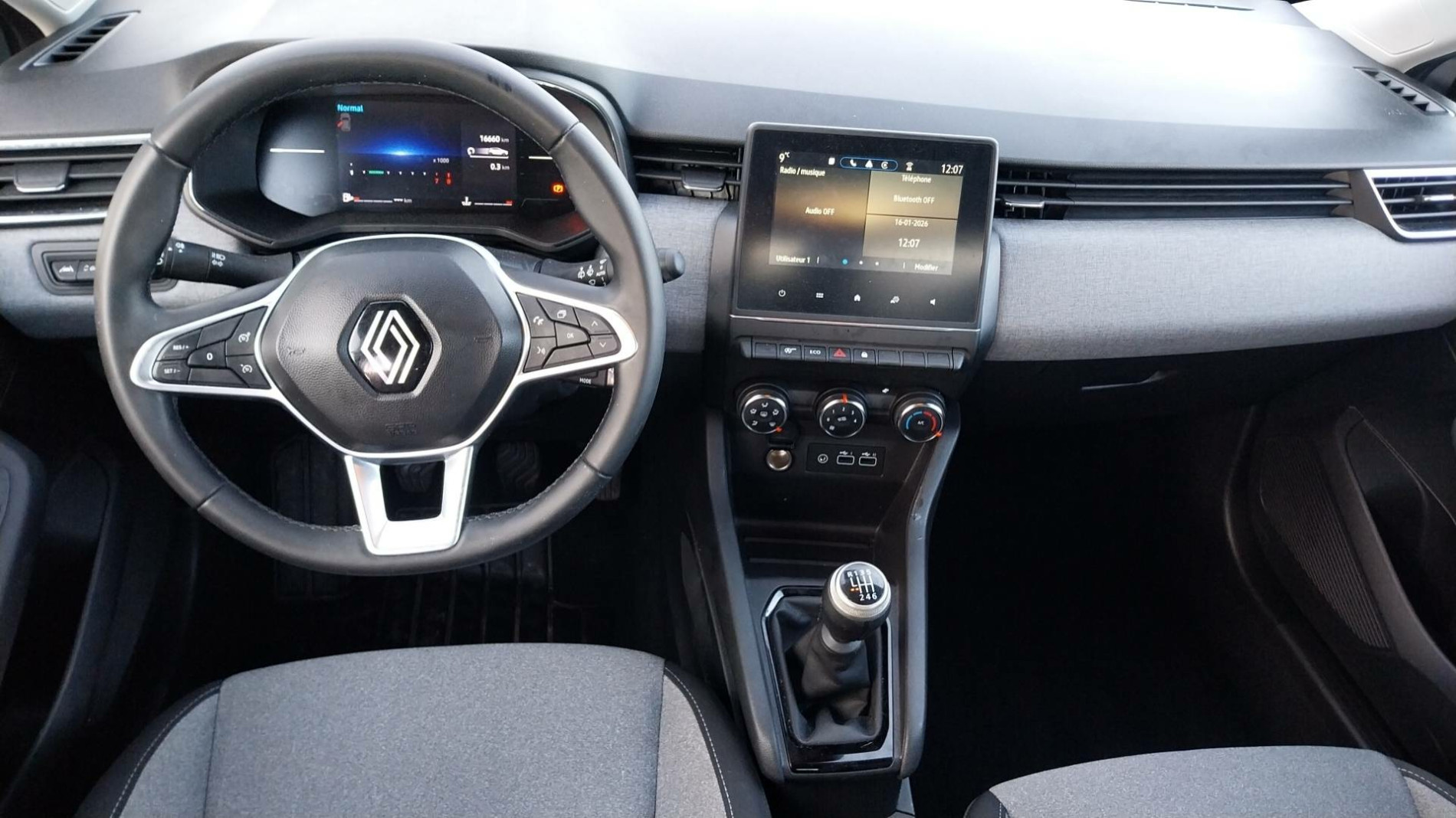 Vente en ligne Renault Clio 5 Clio TCe 90 au prix de 15 990 €