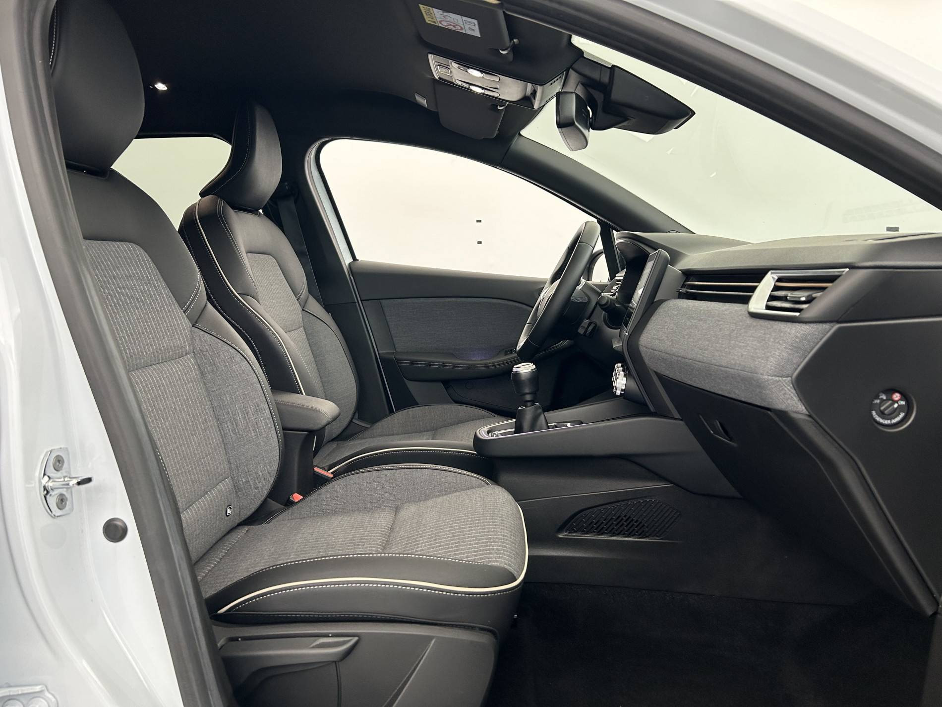 Vente en ligne Renault Clio 5 Clio TCe 140 - 21N au prix de 16 790 €