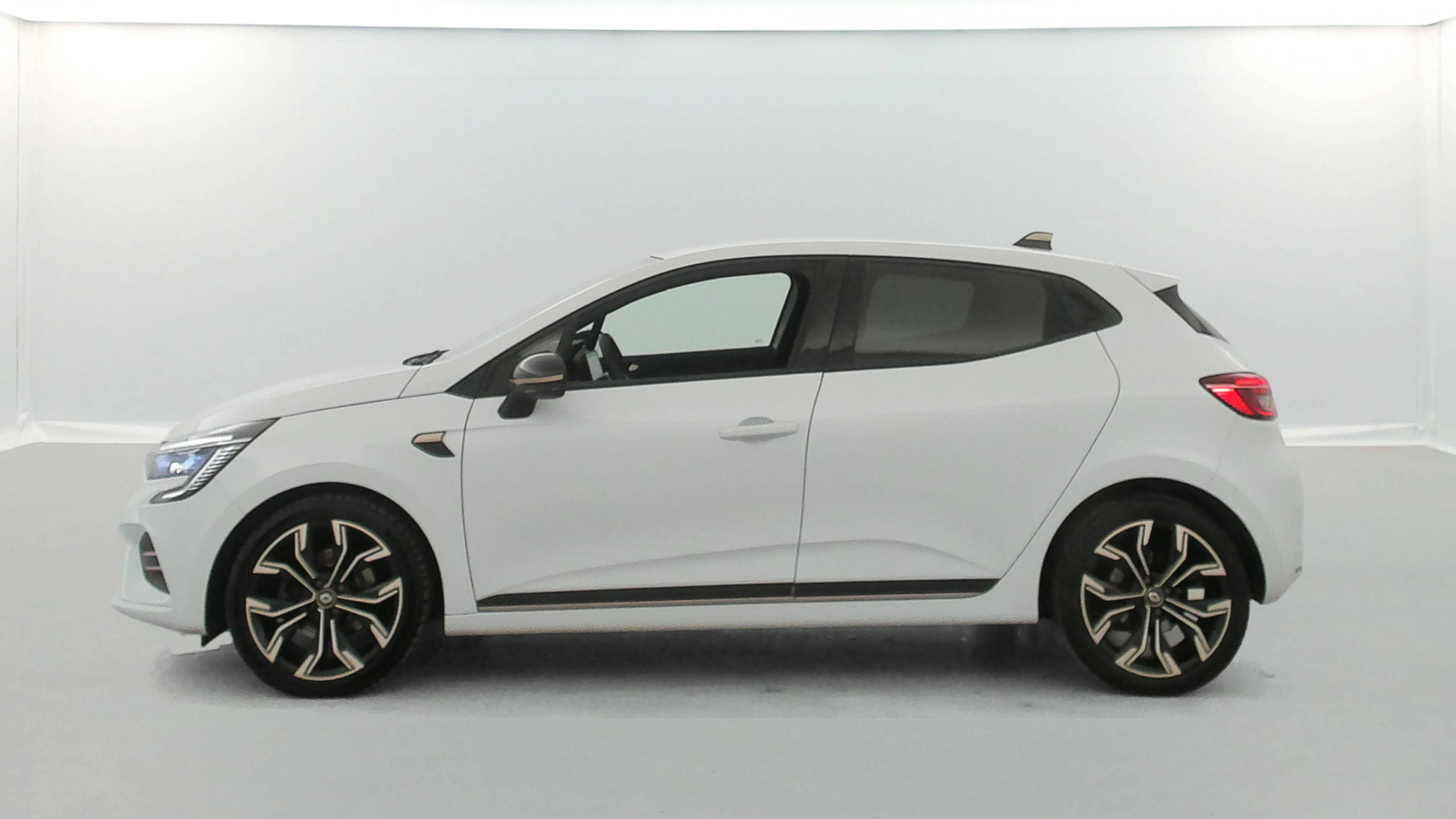 Vente en ligne Renault Clio 5 Clio TCe 140 - 21N au prix de 16 790 €