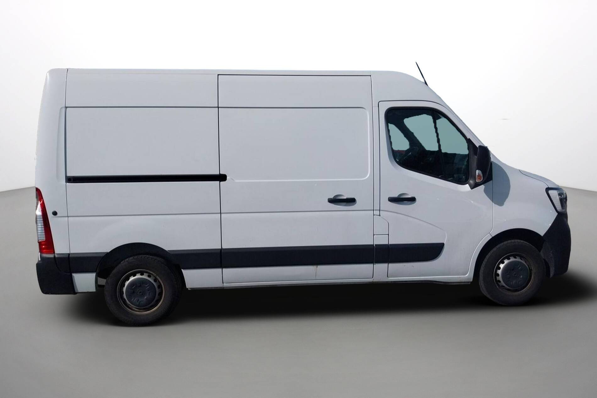 Vente en ligne Renault Master Fourgon MASTER FGN TRAC F3500 L2H2 BLUE DCI 135 au prix de 27 990 €