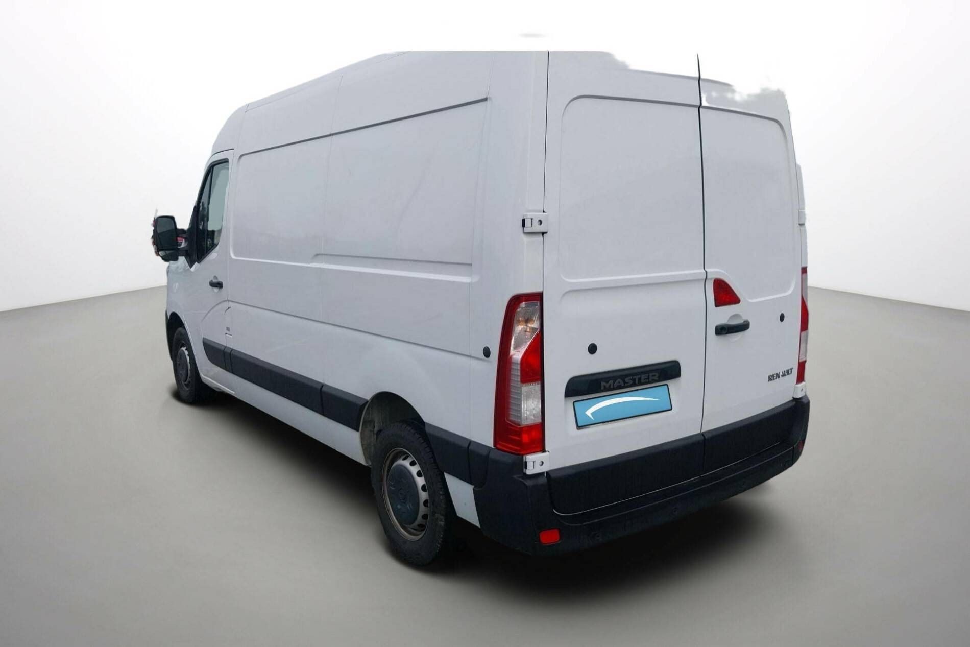 Vente en ligne Renault Master Fourgon MASTER FGN TRAC F3500 L2H2 BLUE DCI 135 au prix de 26 990 €