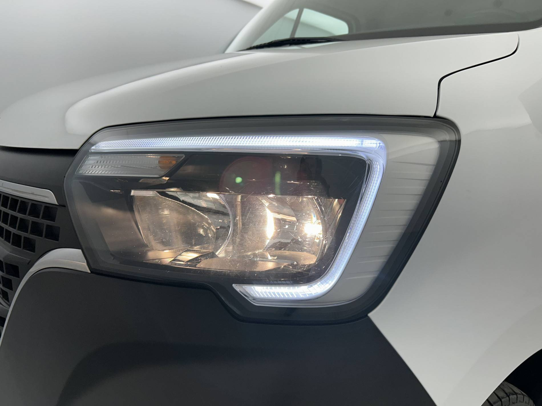 Vente en ligne Renault Master Fourgon MASTER FGN TRAC F3500 L2H2 BLUE DCI 135 au prix de 27 990 €