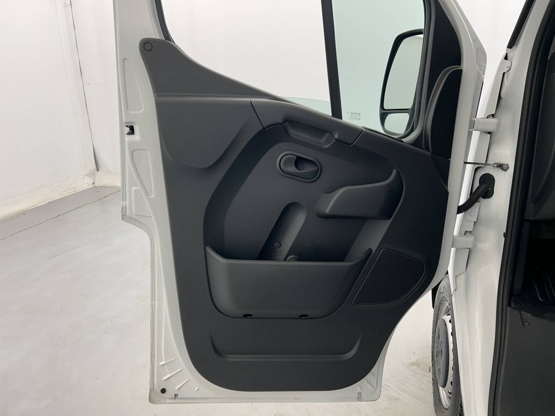 Vente en ligne Renault Master Fourgon MASTER FGN TRAC F3500 L2H2 BLUE DCI 135 au prix de 27 990 €