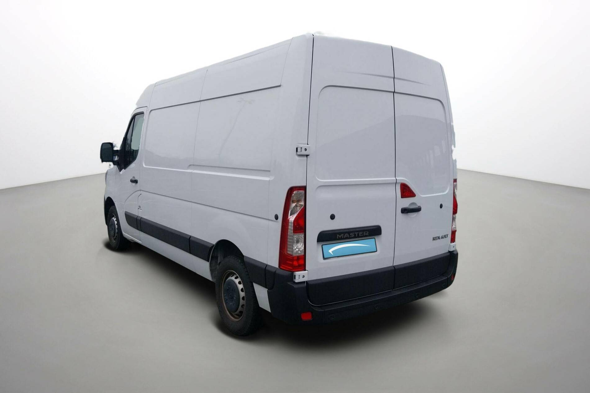 Vente en ligne Renault Master Fourgon MASTER FGN TRAC F3500 L2H2 BLUE DCI 135 au prix de 27 990 €