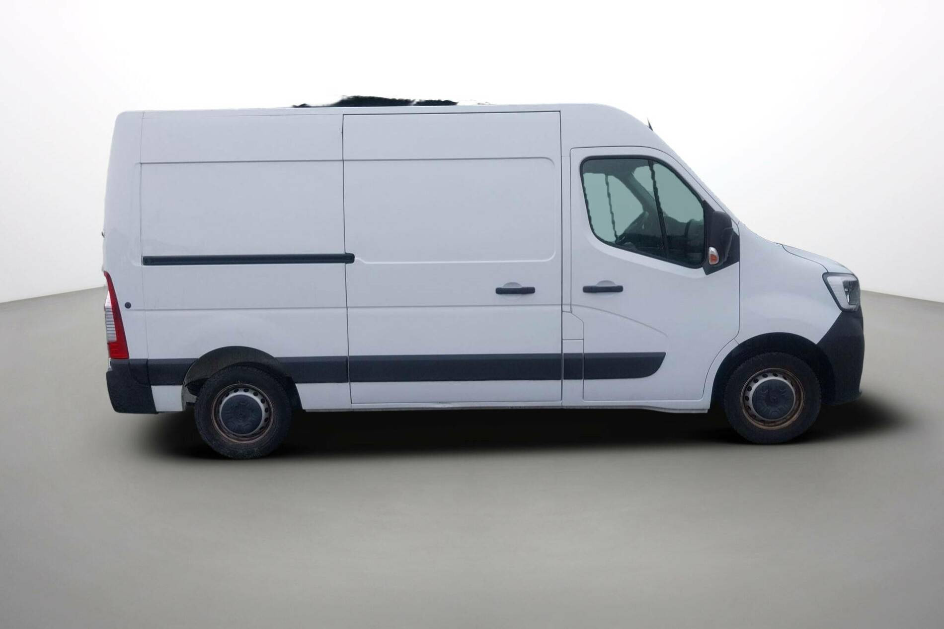 Vente en ligne Renault Master Fourgon MASTER FGN TRAC F3500 L2H2 BLUE DCI 135 au prix de 25 990 €