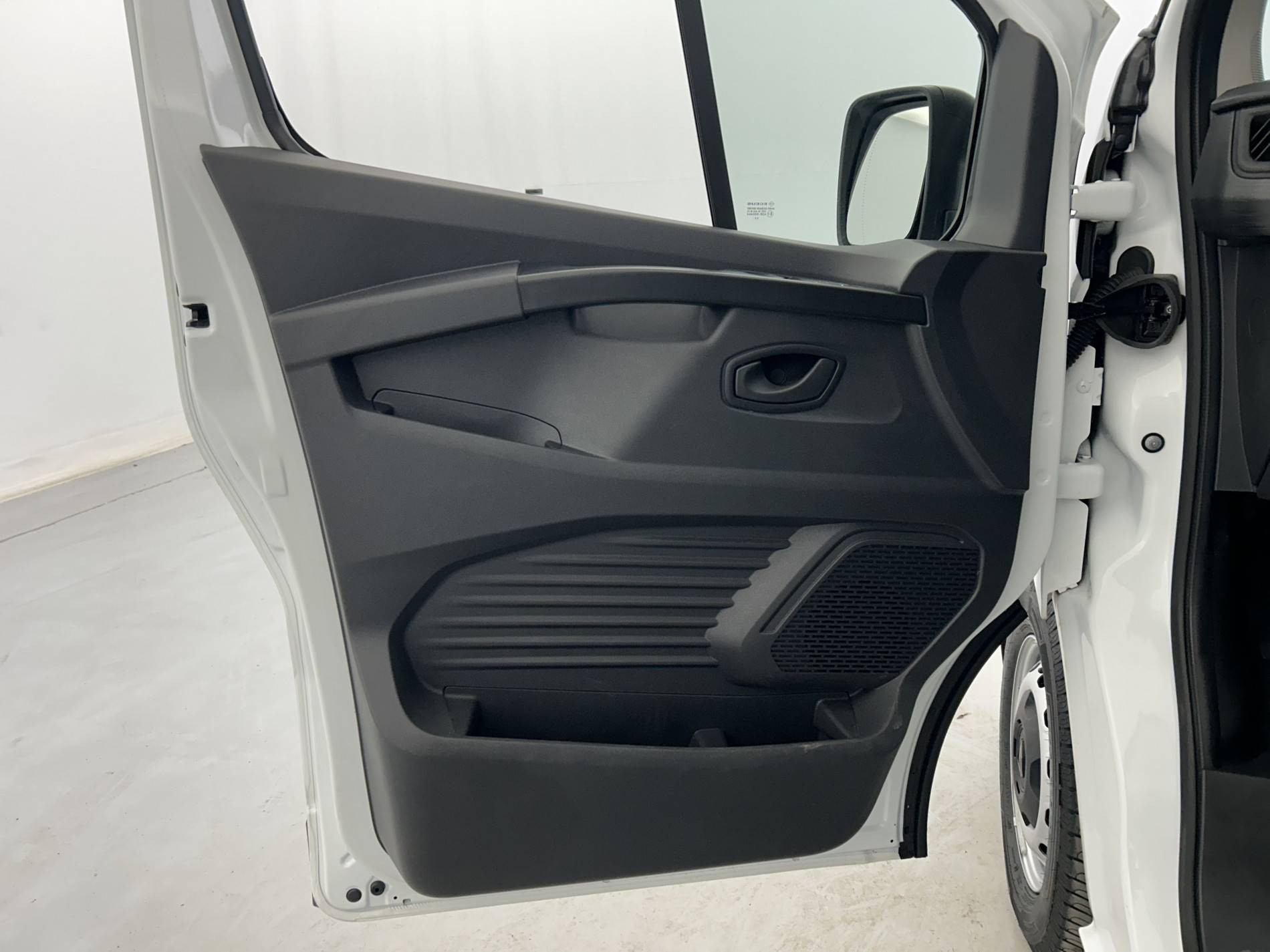 Vente en ligne Renault Trafic 3 Fourgon TRAFIC FGN L1H1 3000 KG BLUE DCI 130 au prix de 24 590 €