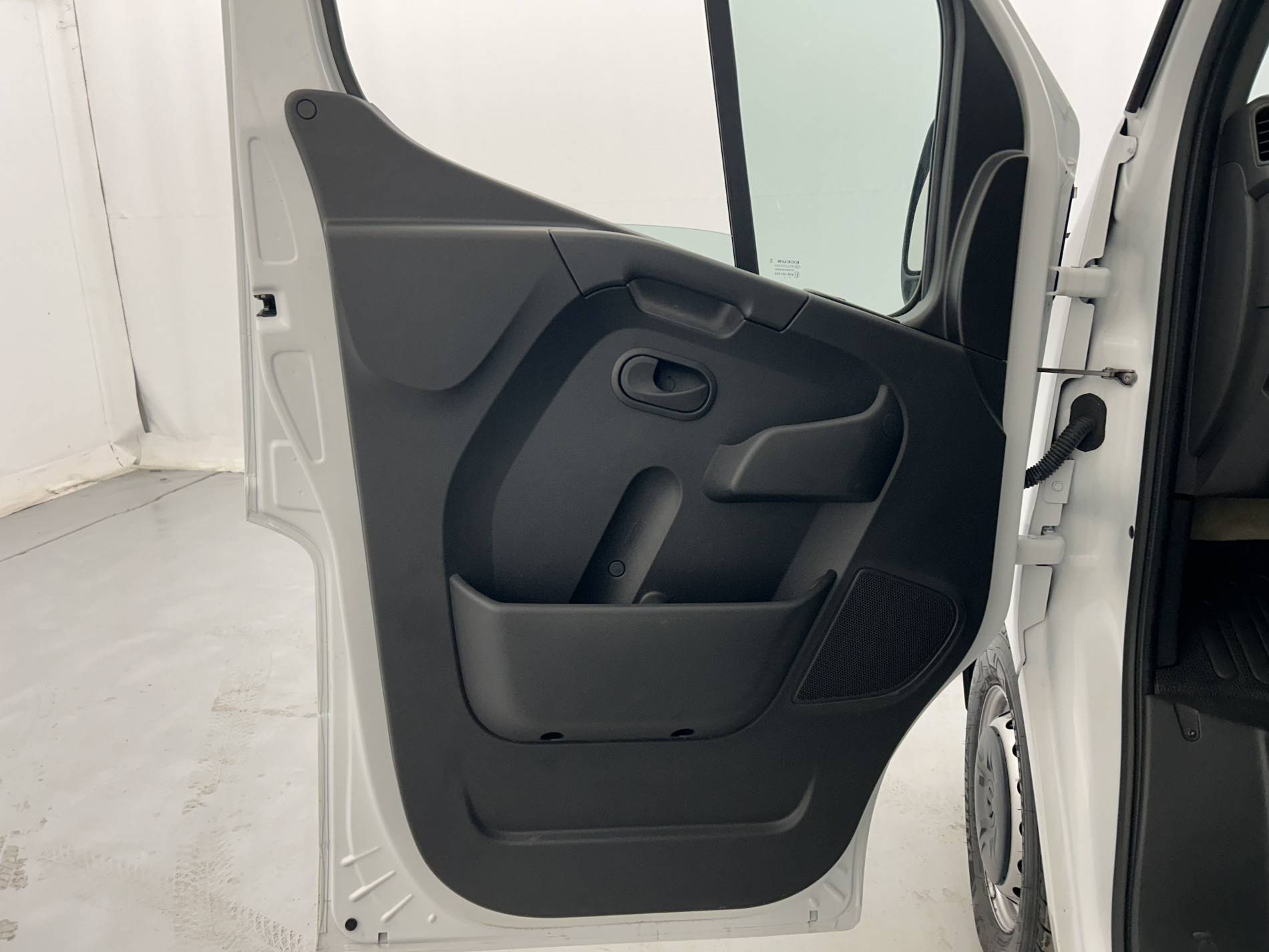 Vente en ligne Renault Master 3 Châssis Cabine MASTER PHC TRAC F3500 L3H1 BLUE DCI 145 EURO VI au prix de 28 990 €