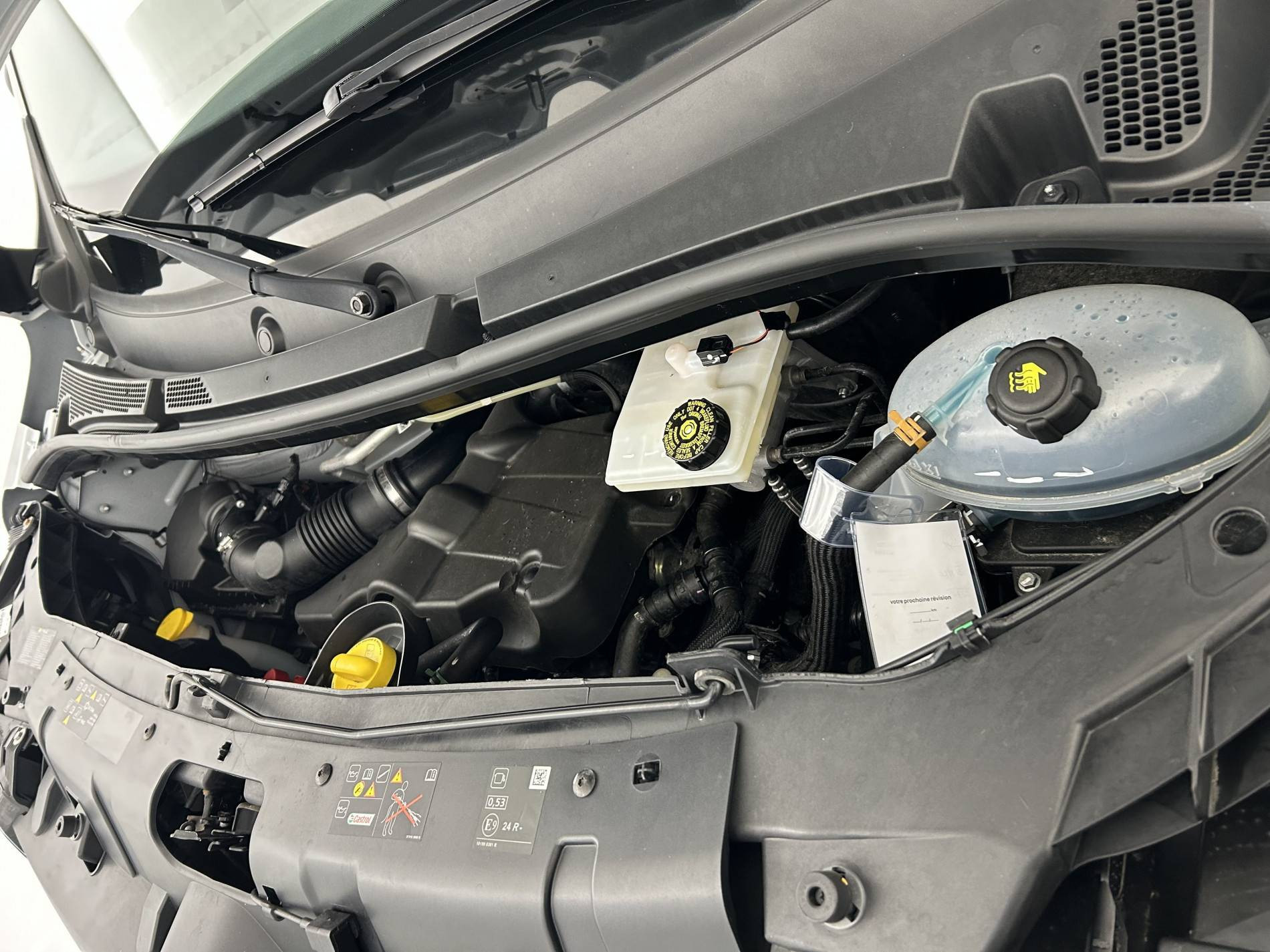 Vente en ligne Renault Master Fourgon MASTER FGN TRAC F3500 L2H2 BLUE DCI 135 au prix de 26 990 €