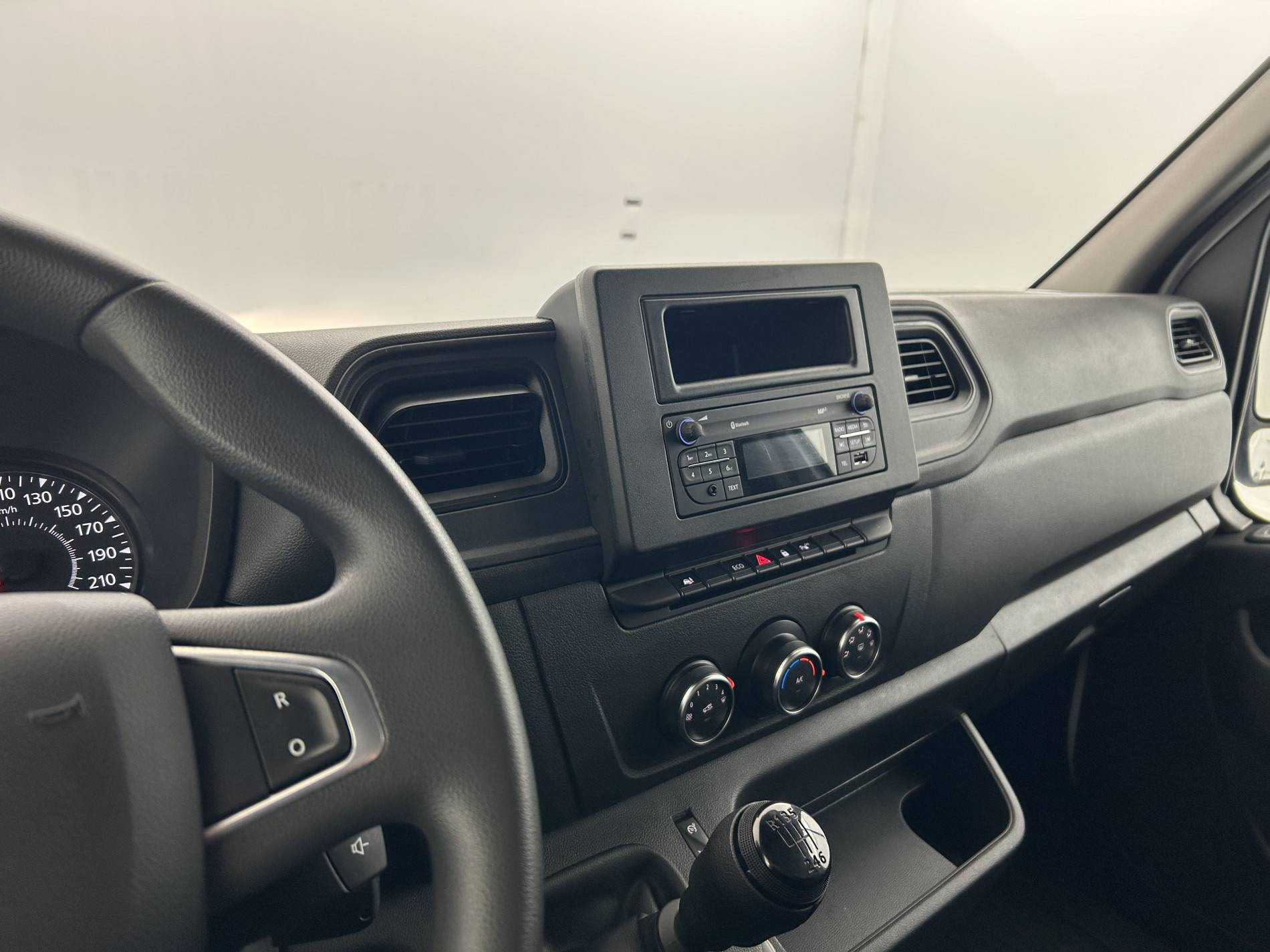 Vente en ligne Renault Master Fourgon MASTER FGN TRAC F3500 L2H2 BLUE DCI 135 au prix de 25 990 €