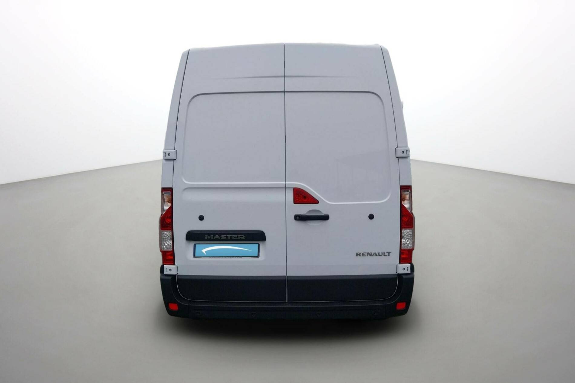 Vente en ligne Renault Master Fourgon MASTER FGN TRAC F3500 L2H2 BLUE DCI 135 au prix de 27 990 €