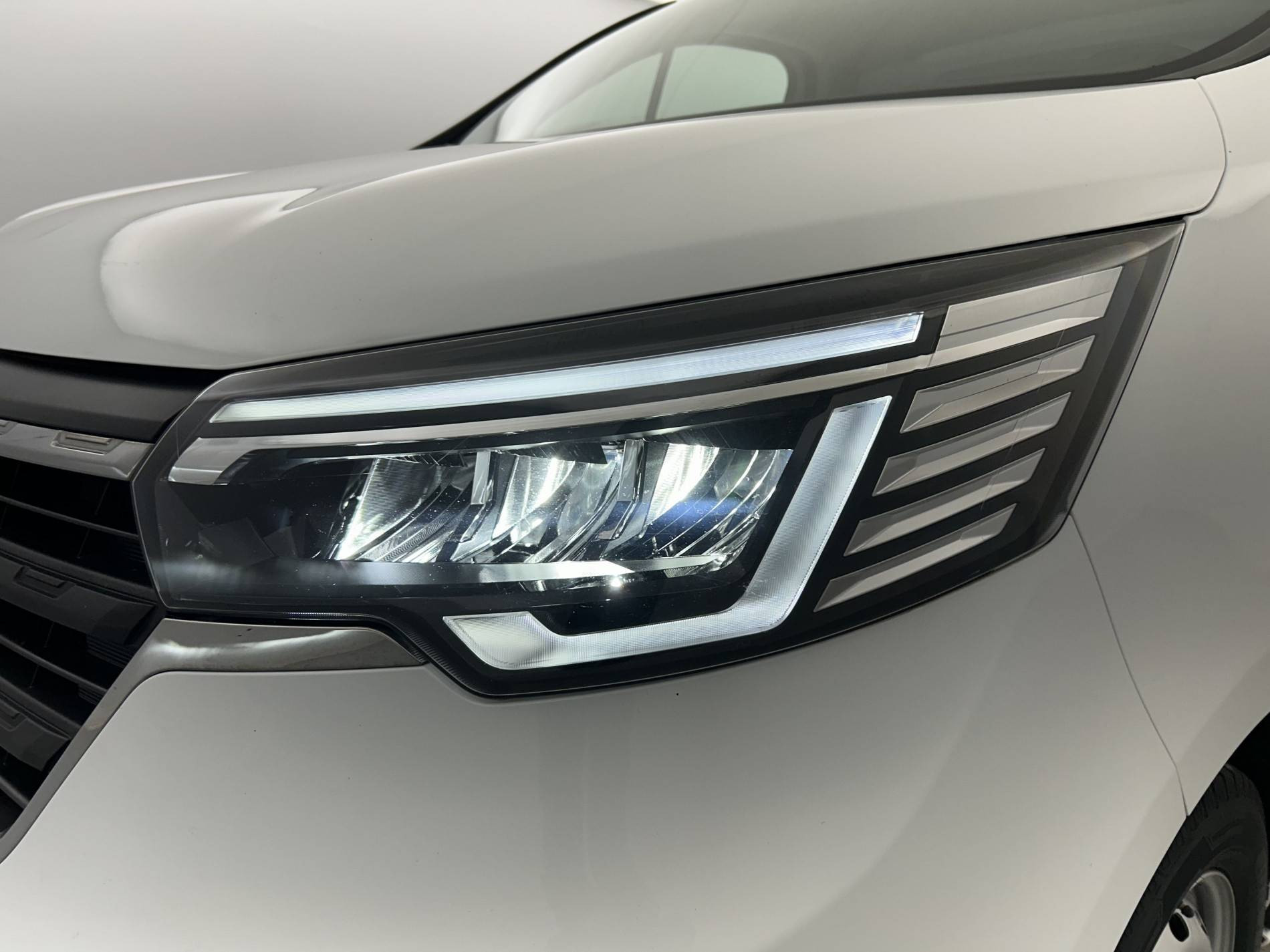 Vente en ligne Renault Trafic 3 Fourgon TRAFIC FGN L1H1 3000 KG BLUE DCI 130 au prix de 24 590 €