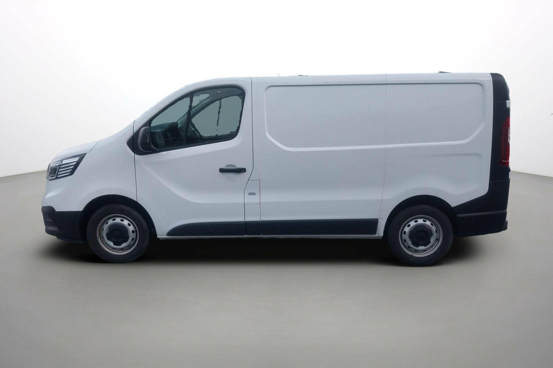 Vente en ligne Renault Trafic 3 Fourgon TRAFIC FGN L1H1 3000 KG BLUE DCI 130 au prix de 24 590 €