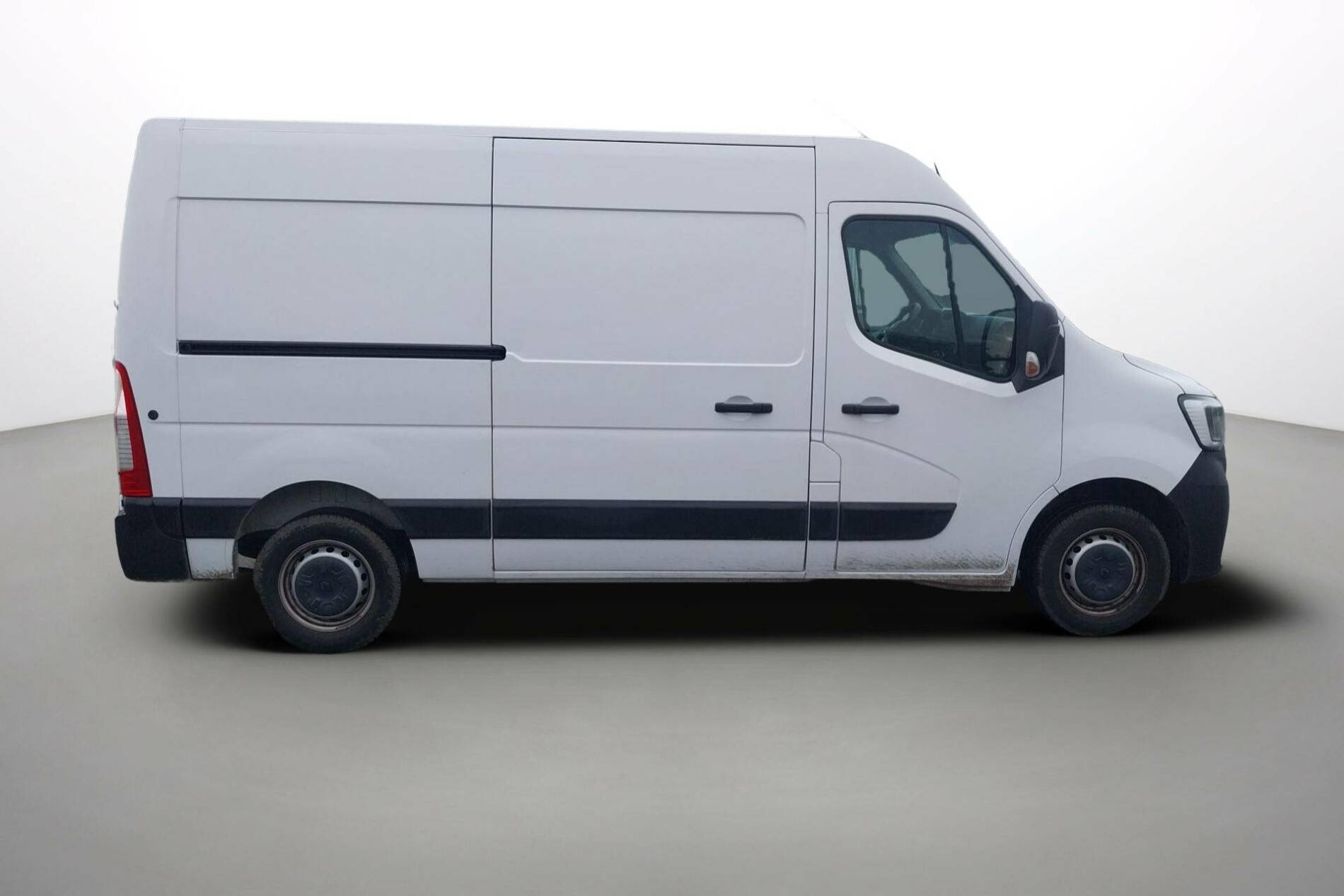 Vente en ligne Renault Master Fourgon MASTER FGN TRAC F3500 L2H2 BLUE DCI 135 au prix de 26 990 €