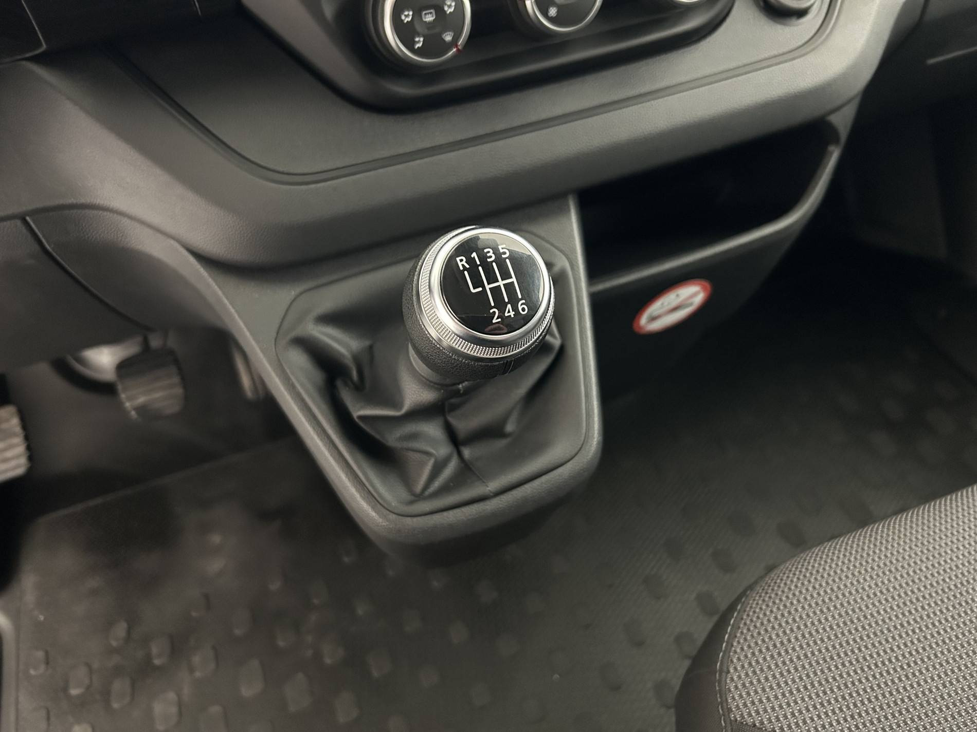 Vente en ligne Renault Trafic 3 Fourgon TRAFIC FGN L1H1 3000 KG BLUE DCI 130 au prix de 24 590 €