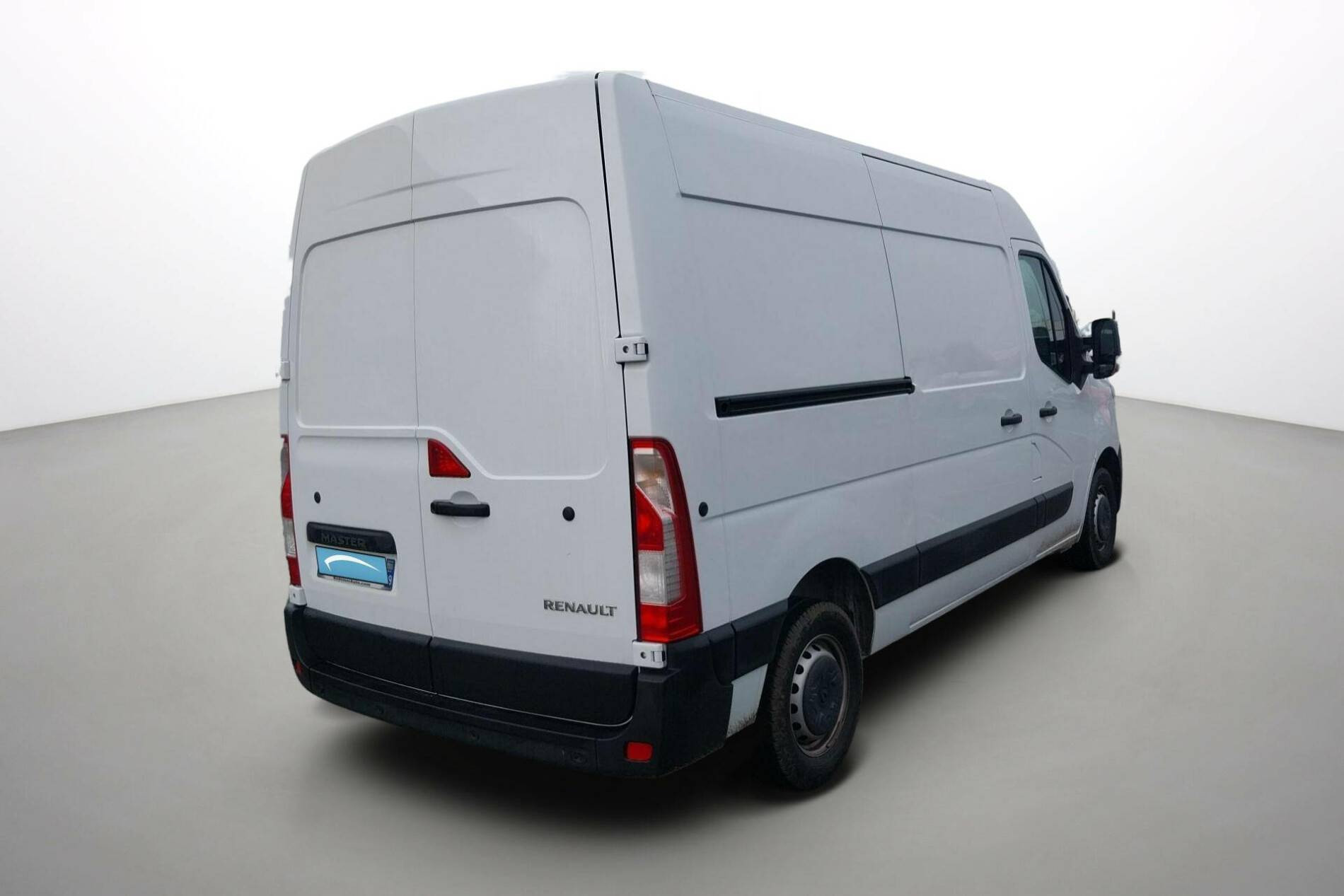 Vente en ligne Renault Master Fourgon MASTER FGN TRAC F3500 L2H2 BLUE DCI 135 au prix de 26 990 €