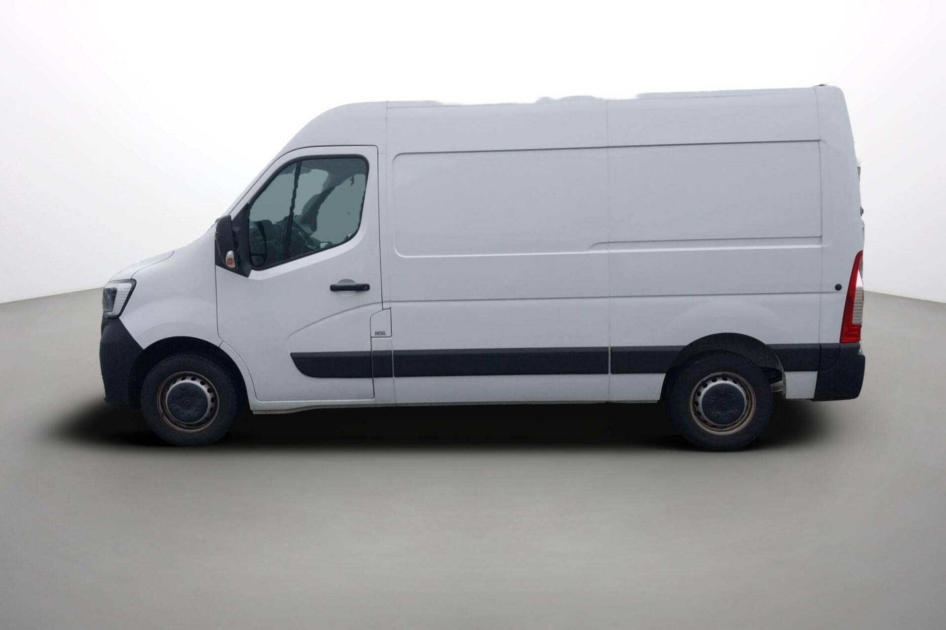 Vente en ligne Renault Master Fourgon MASTER FGN TRAC F3500 L2H2 BLUE DCI 135 au prix de 27 990 €