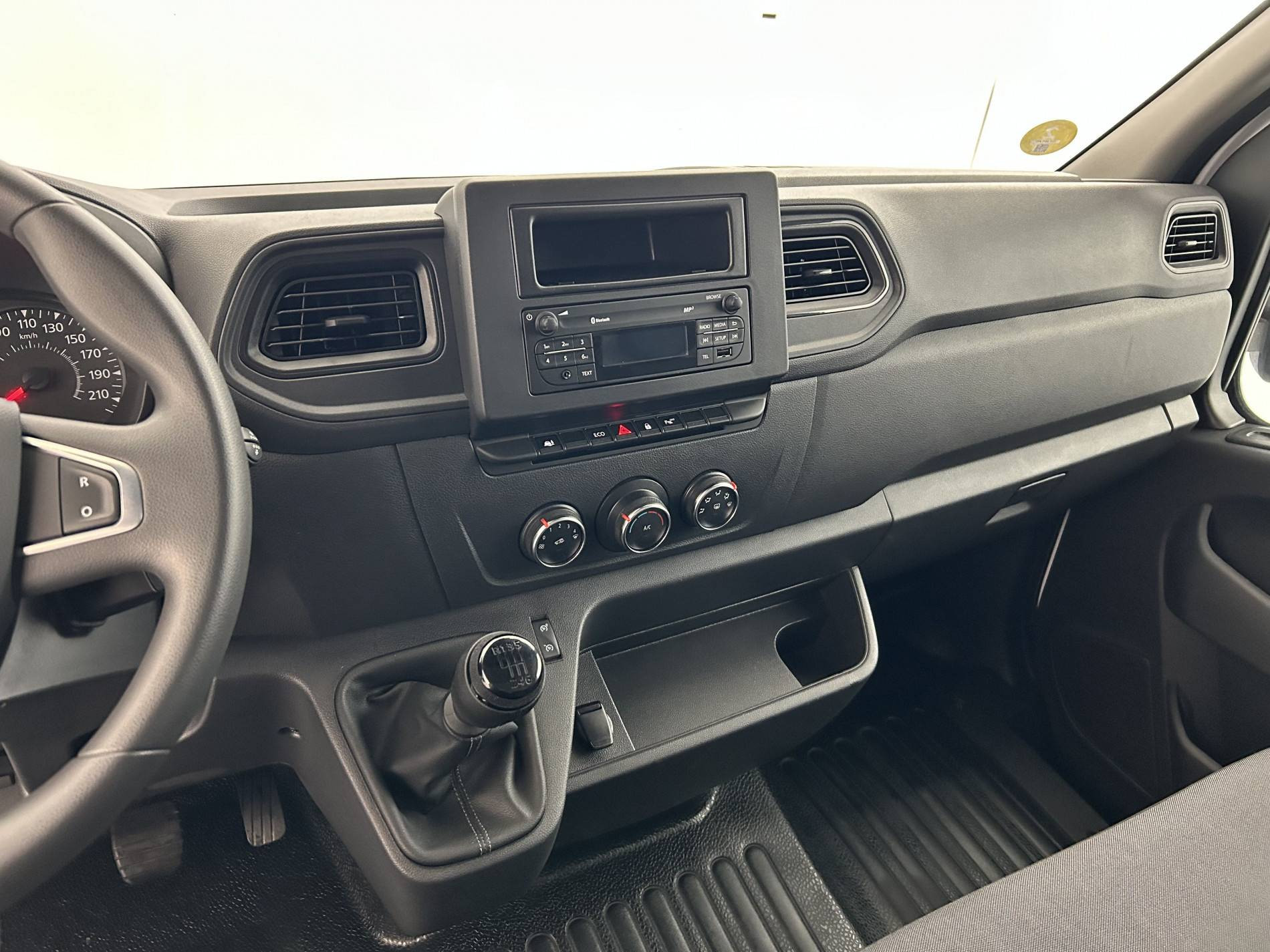 Vente en ligne Renault Master Fourgon MASTER FGN TRAC F3500 L2H2 BLUE DCI 135 au prix de 27 990 €