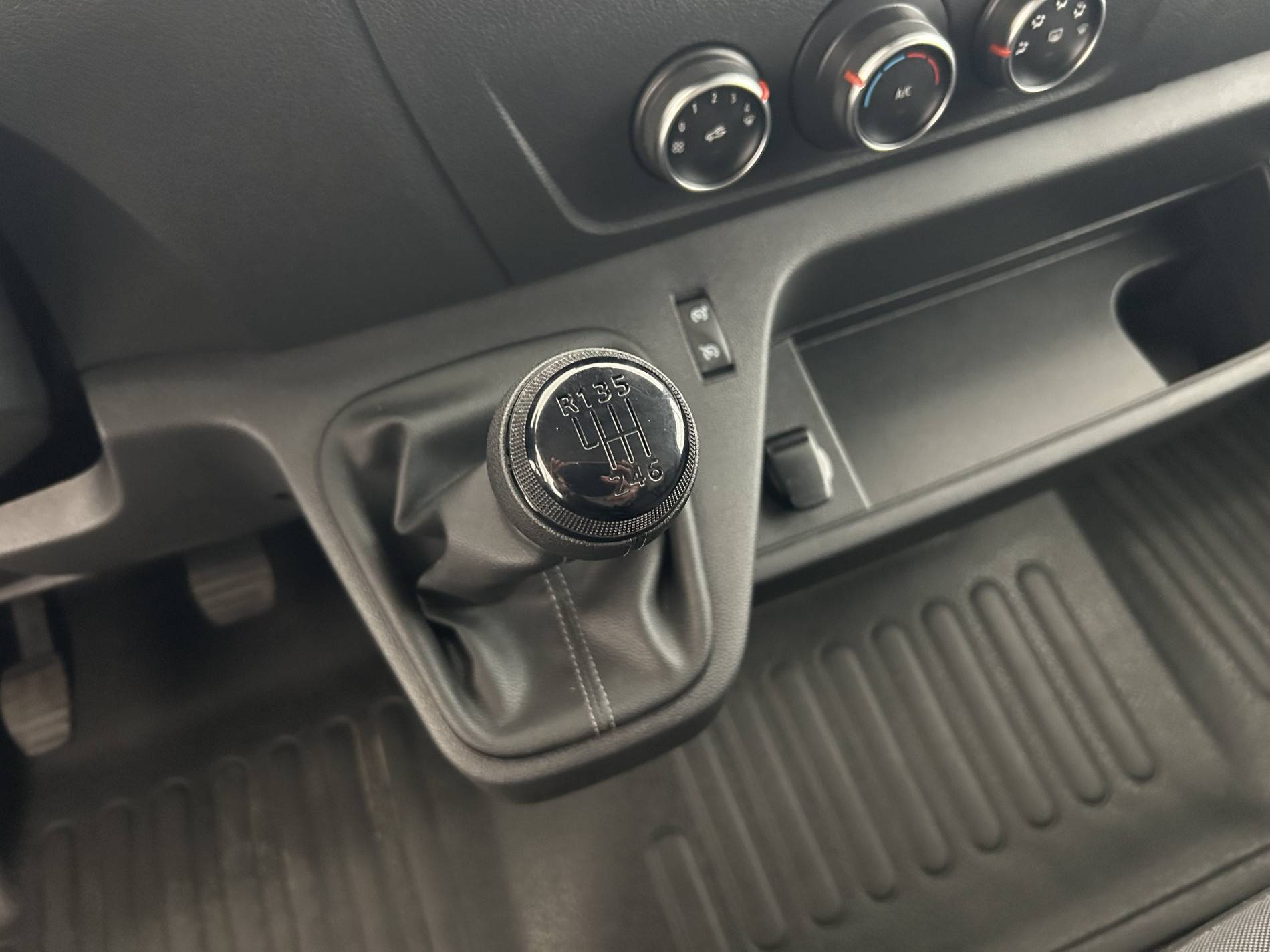 Vente en ligne Renault Master Fourgon MASTER FGN TRAC F3500 L2H2 BLUE DCI 135 au prix de 26 990 €