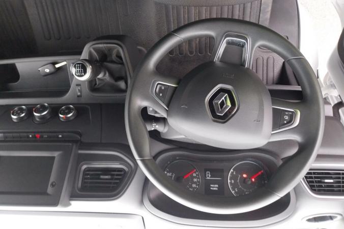 Vente en ligne Renault Master Fourgon MASTER FGN TRAC F3500 L2H2 DCI 135 au prix de 21 790 €