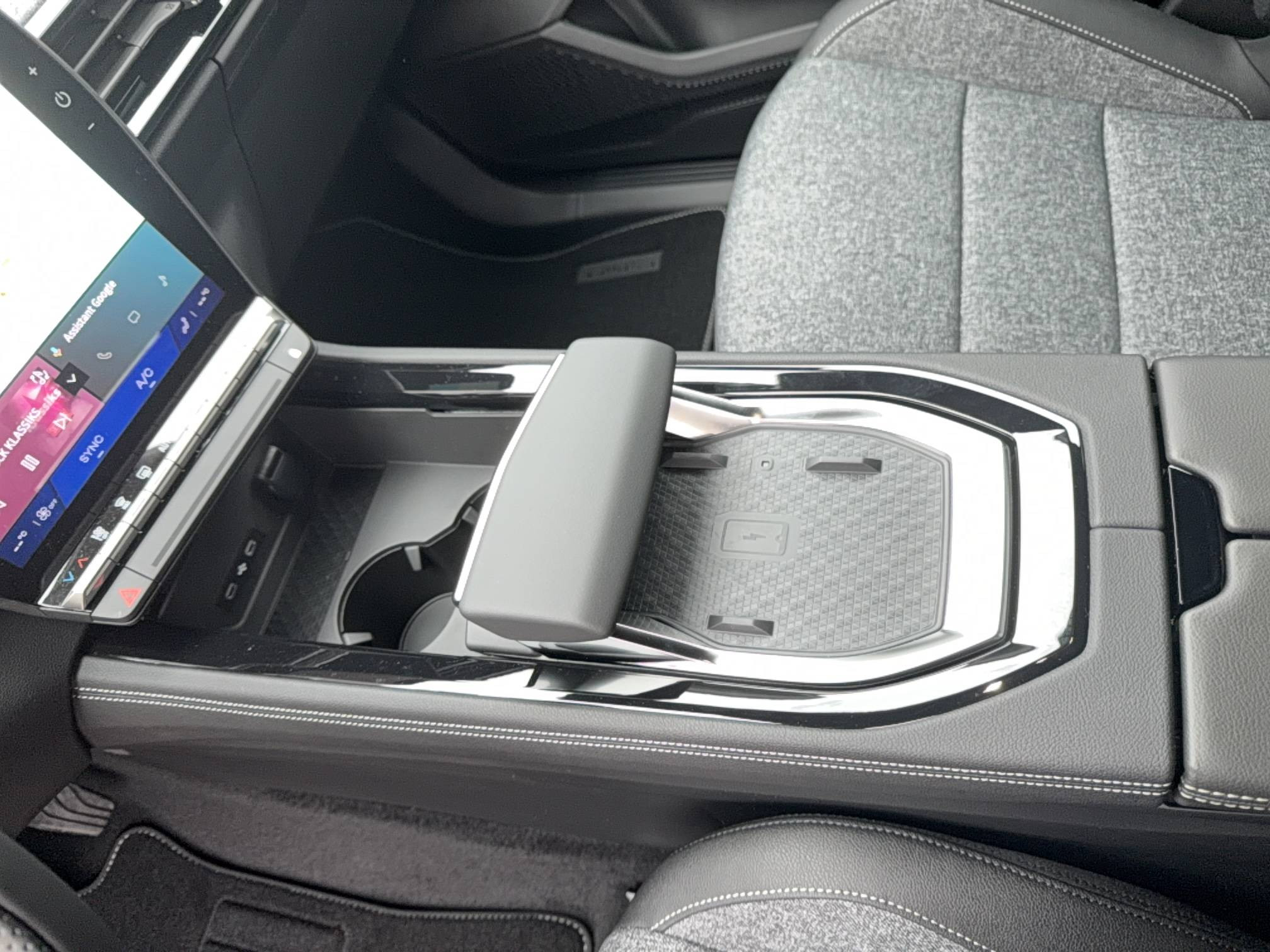 Vente en ligne Renault Espace Espace full hybrid E-Tech 200 ch 5pl au prix de 42 490 €