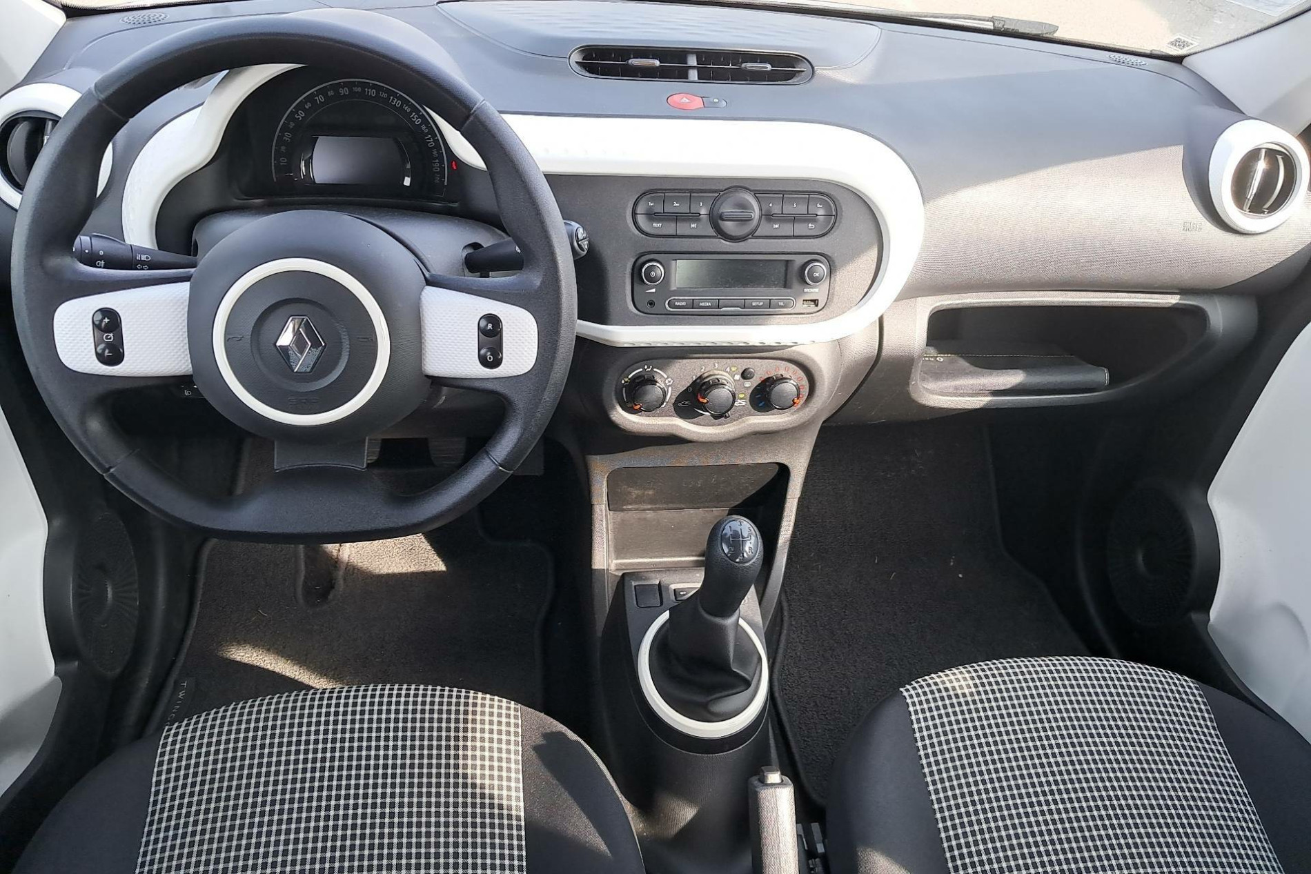 Vente en ligne Renault Twingo 3  1.0 SCe 70 E6C au prix de 9 590 €