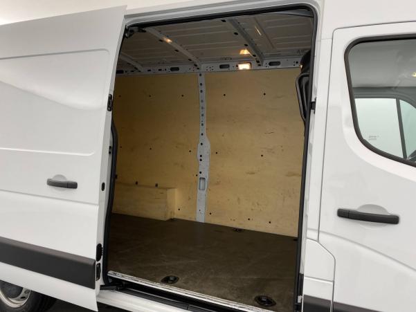 Vente en ligne Renault Master 3 Fourgon MASTER FGN TRAC F3500 L2H2 DCI 135 au prix de 20 990 €