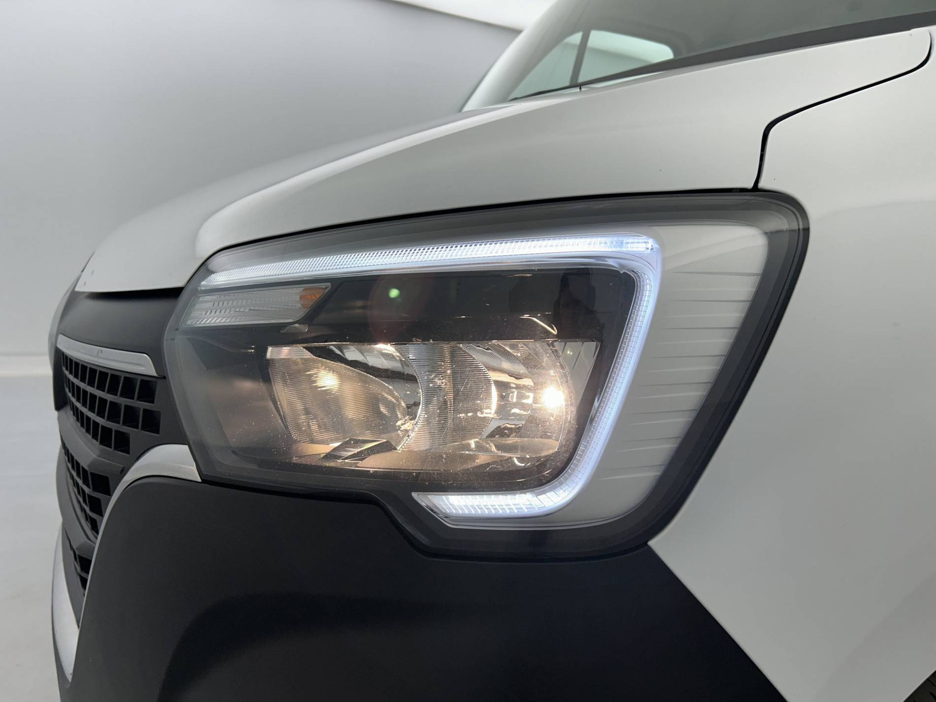 Vente en ligne Renault Master Fourgon MASTER FGN TRAC F3500 L2H2 BLUE DCI 135 au prix de 26 990 €