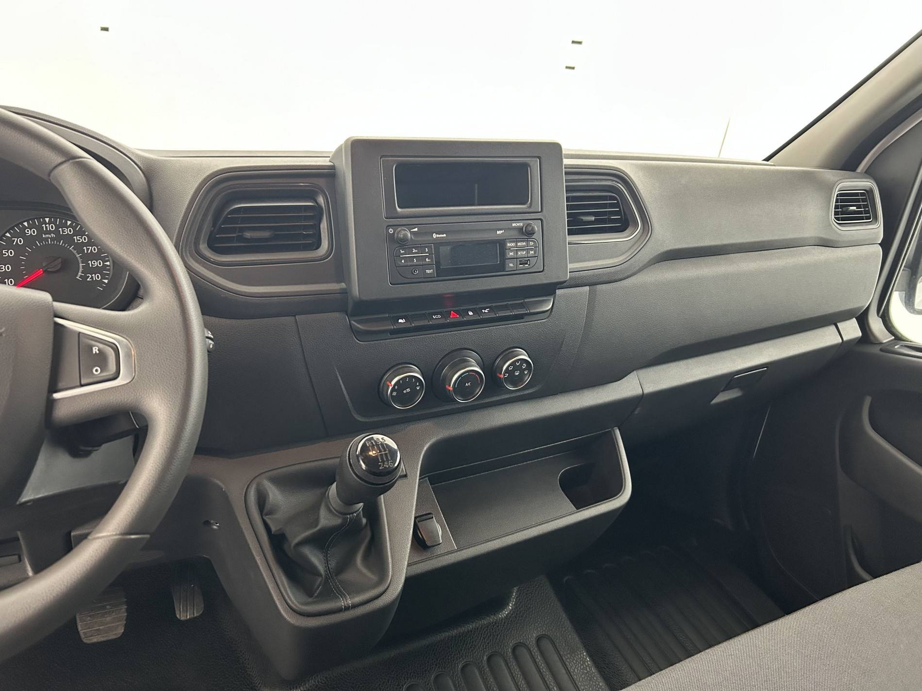 Vente en ligne Renault Master Fourgon MASTER FGN TRAC F3500 L2H2 BLUE DCI 135 au prix de 26 990 €