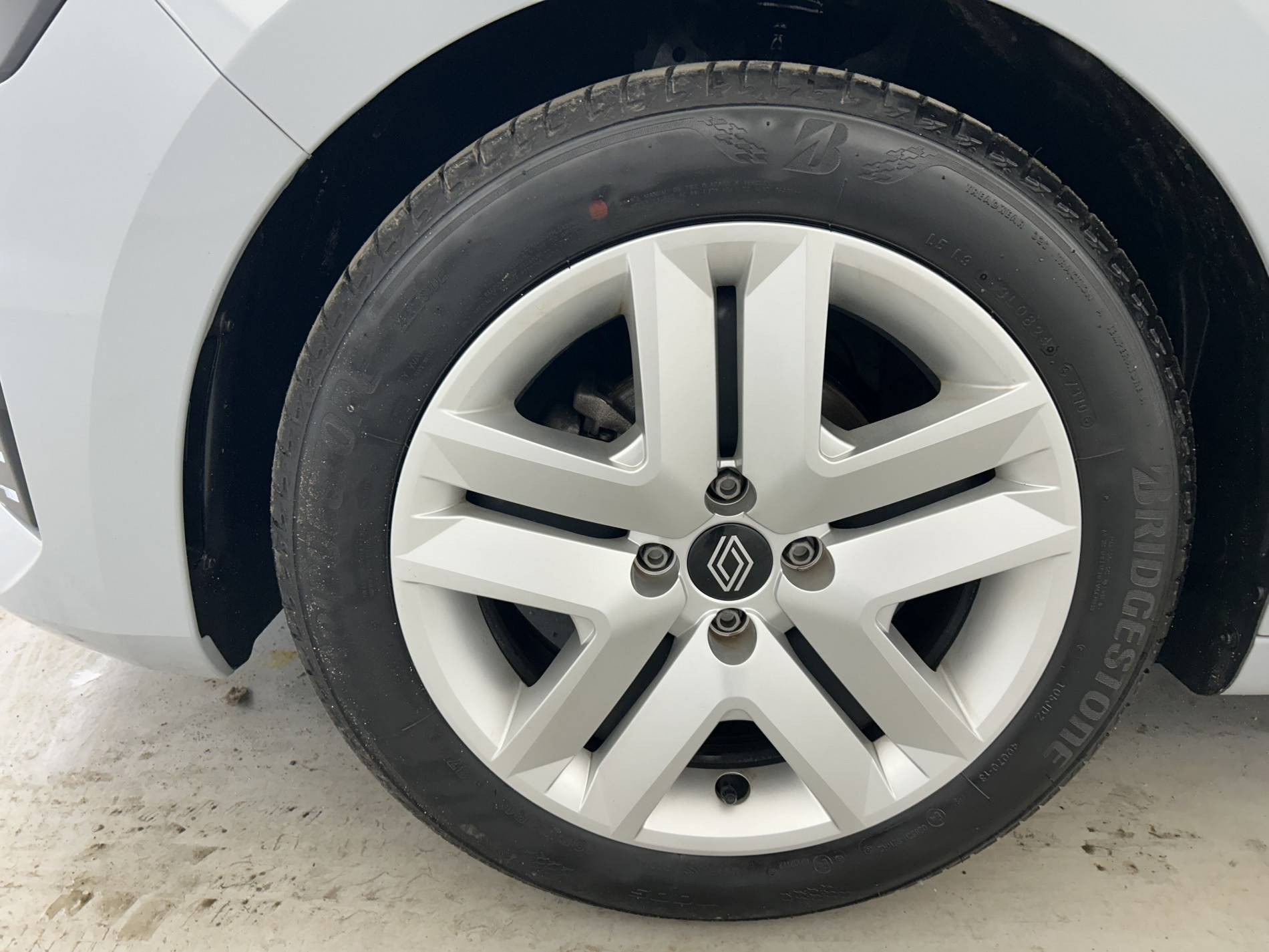 Vente en ligne Renault Clio 5 Clio TCe 90 au prix de 15 790 €