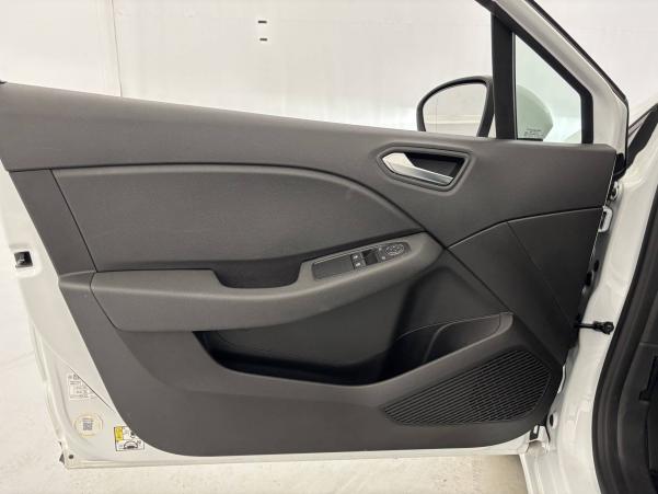 Vente en ligne Renault Clio 5 Clio E-Tech 140 - 21N au prix de 15 890 €