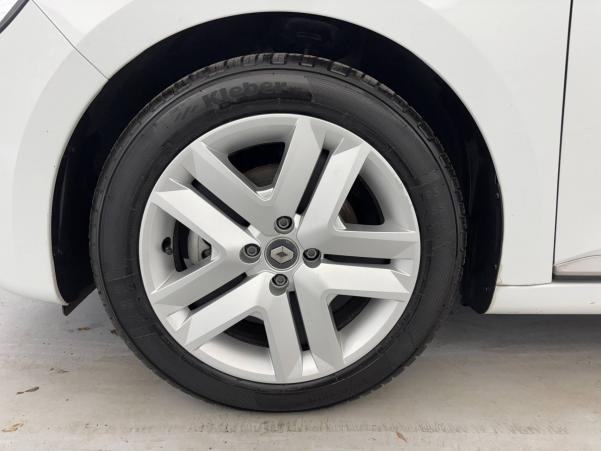 Vente en ligne Renault Clio 5 Clio E-Tech 140 - 21N au prix de 15 890 €