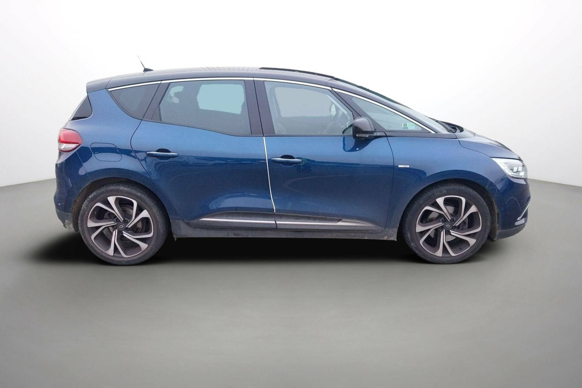 Vente en ligne Renault Scenic 4 Scenic Blue dCi 120 EDC au prix de 19 990 €