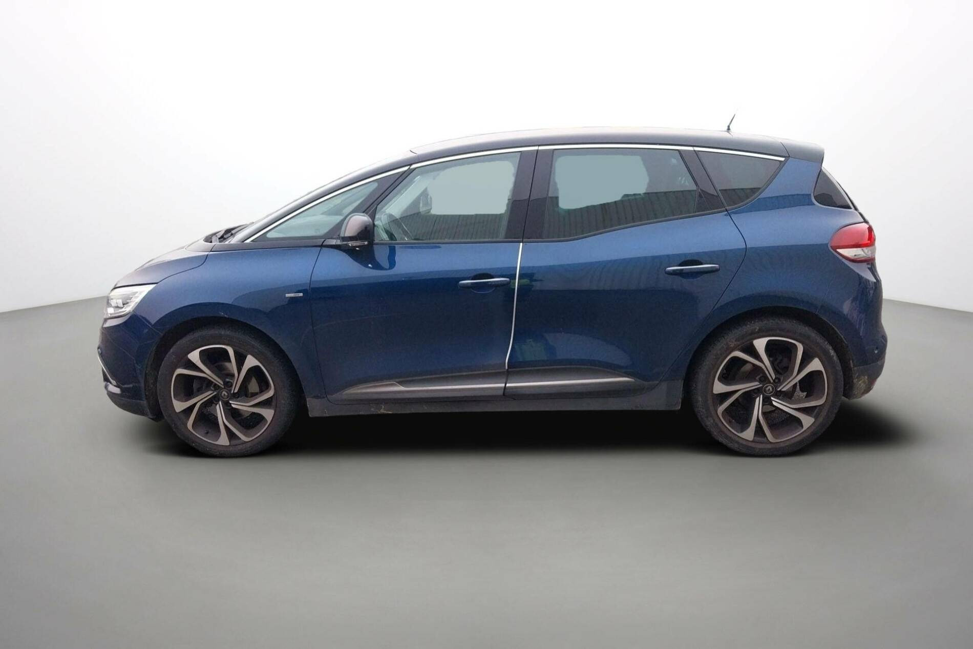 Vente en ligne Renault Scenic 4 Scenic Blue dCi 120 EDC au prix de 19 990 €