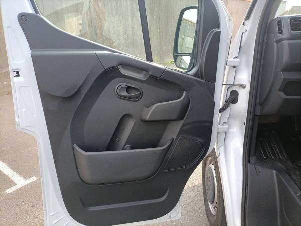 Vente en ligne Renault Master 3 Fourgon MASTER FGN TRAC F3500 L2H2 DCI 135 au prix de 23 990 €