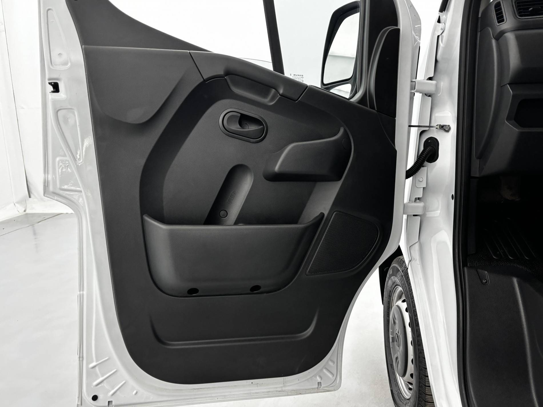 Vente en ligne Renault Master Fourgon MASTER FGN TRAC F3500 L2H2 BLUE DCI 135 au prix de 23 990 €