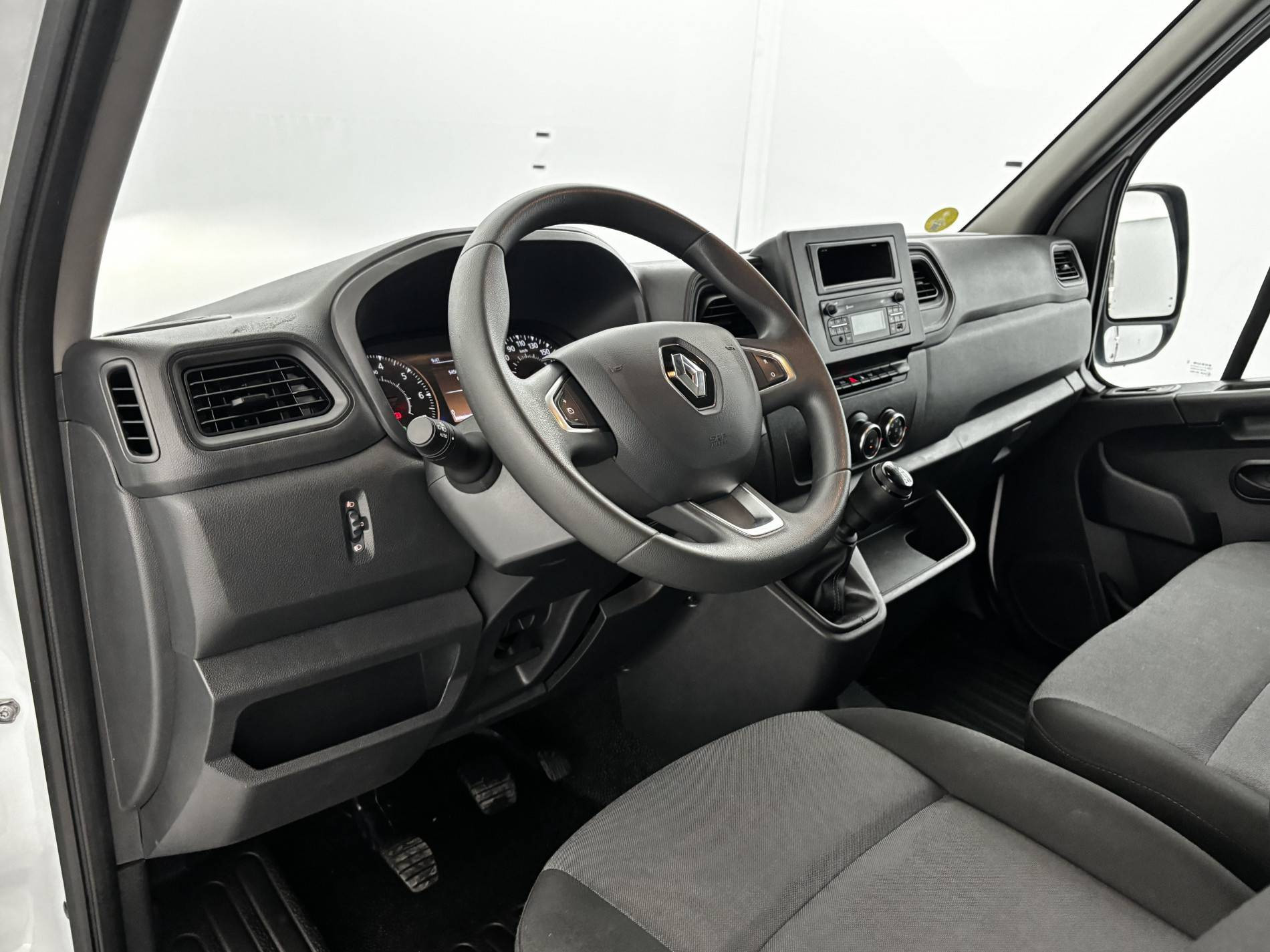 Vente en ligne Renault Master Fourgon MASTER FGN TRAC F3500 L2H2 BLUE DCI 135 au prix de 23 990 €