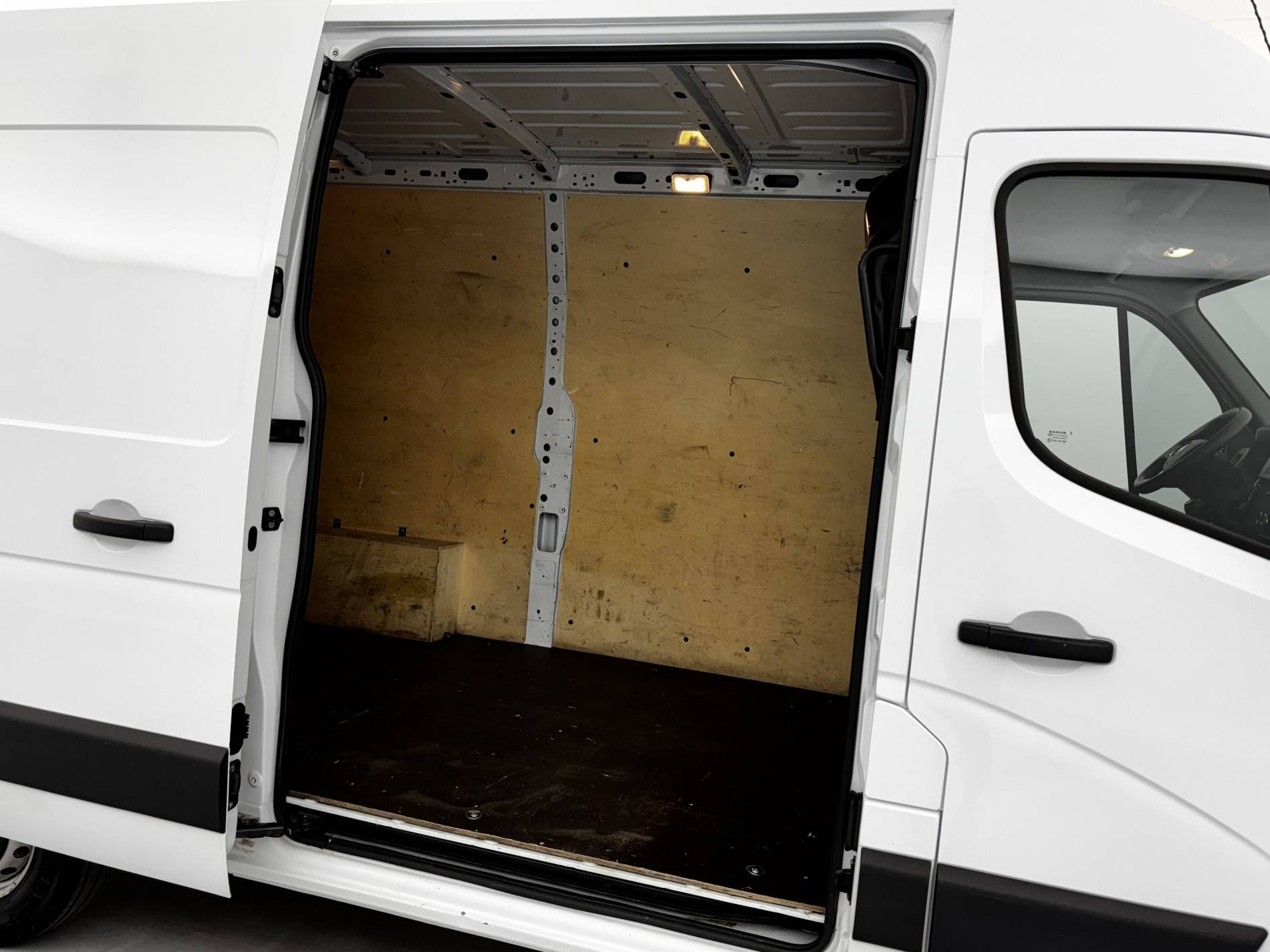 Vente en ligne Renault Master Fourgon MASTER FGN TRAC F3500 L2H2 BLUE DCI 135 au prix de 23 990 €