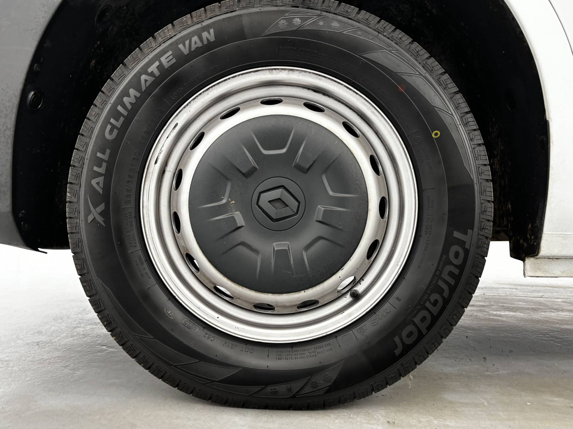 Vente en ligne Renault Master Fourgon MASTER FGN TRAC F3500 L2H2 BLUE DCI 135 au prix de 23 990 €