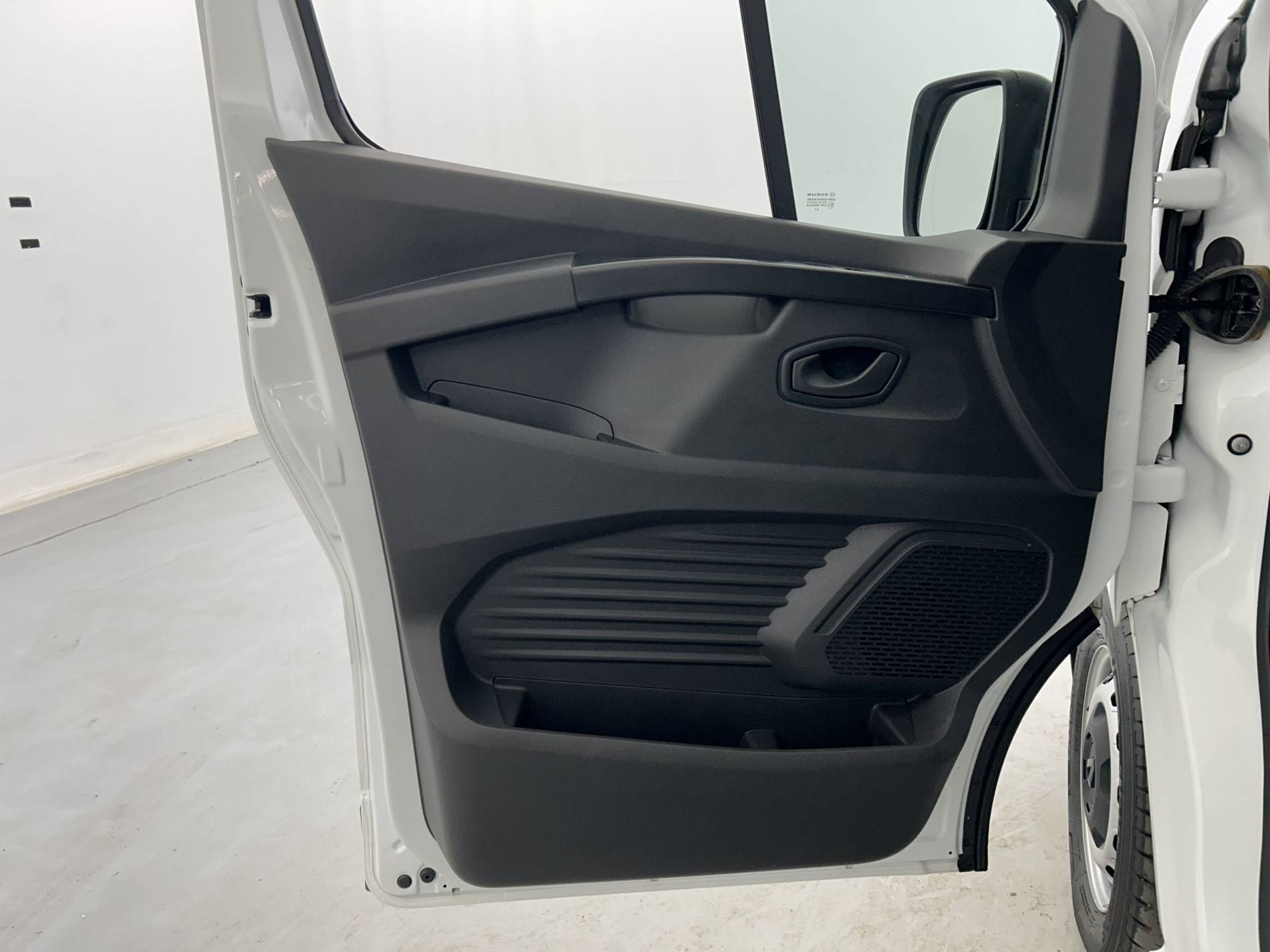 Vente en ligne Renault Trafic 3 Fourgon TRAFIC FGN L1H1 3000 KG BLUE DCI 130 au prix de 20 890 €