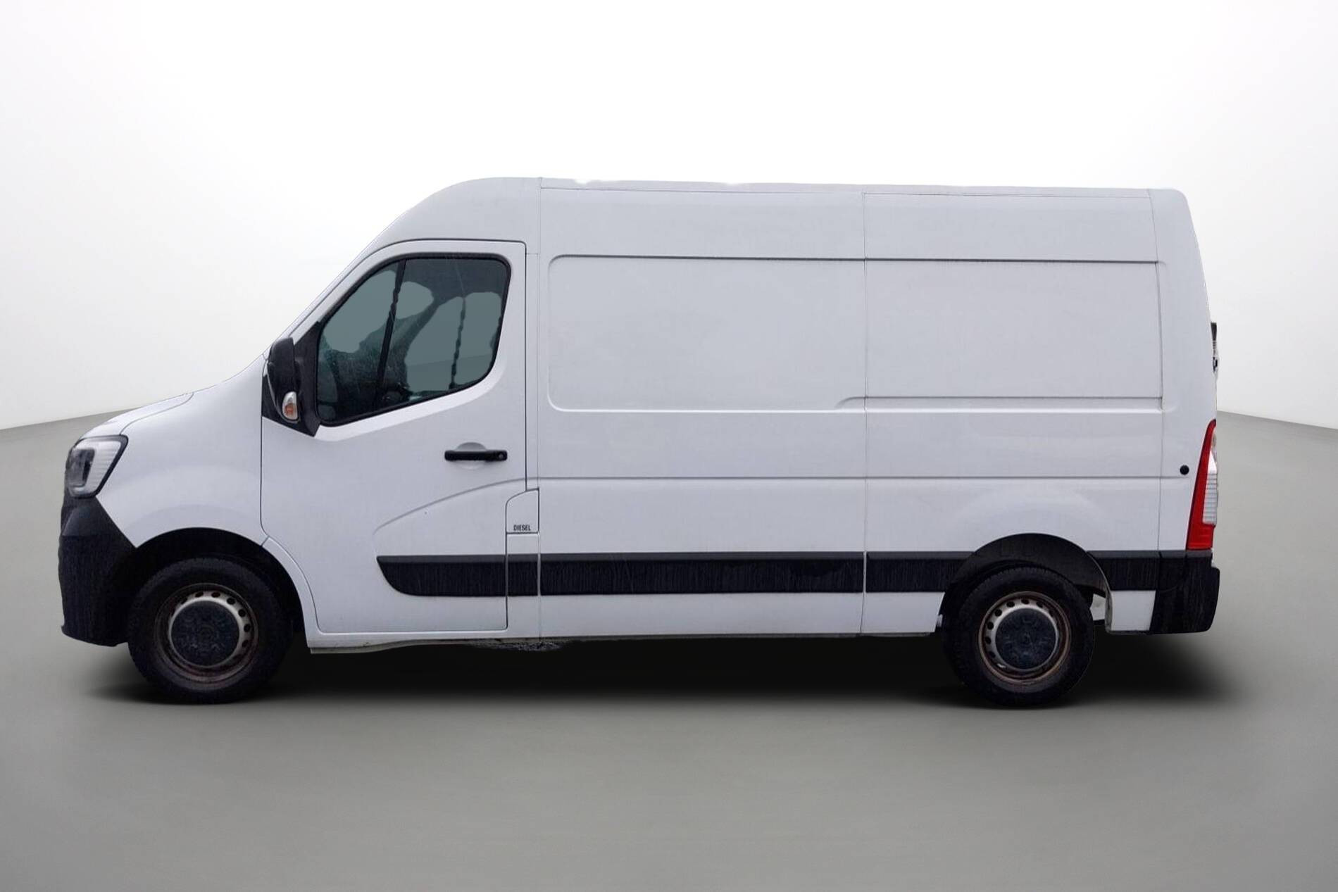 Vente en ligne Renault Master Fourgon MASTER FGN TRAC F3500 L2H2 BLUE DCI 135 au prix de 27 990 €