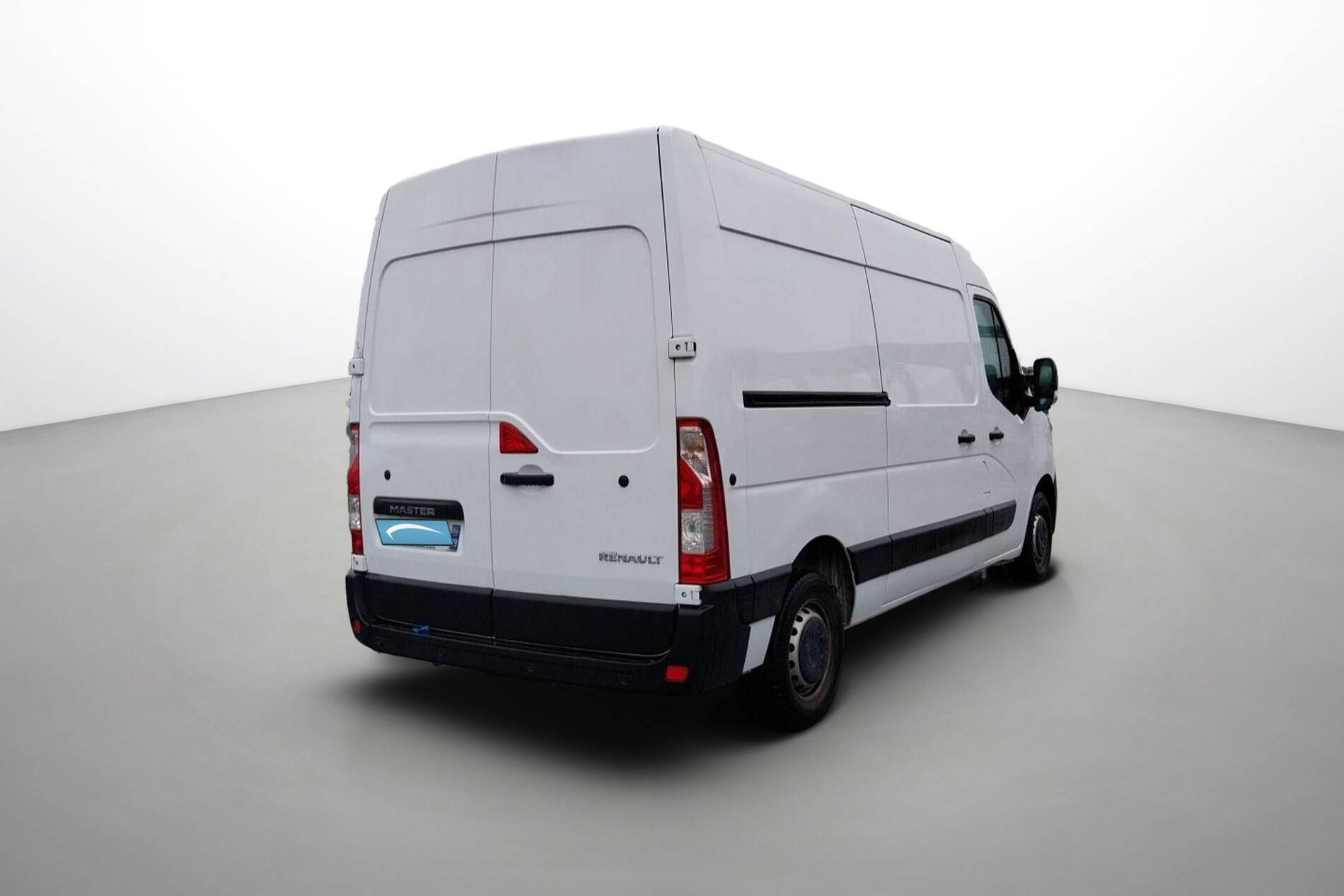 Vente en ligne Renault Master Fourgon MASTER FGN TRAC F3500 L2H2 BLUE DCI 135 au prix de 27 990 €