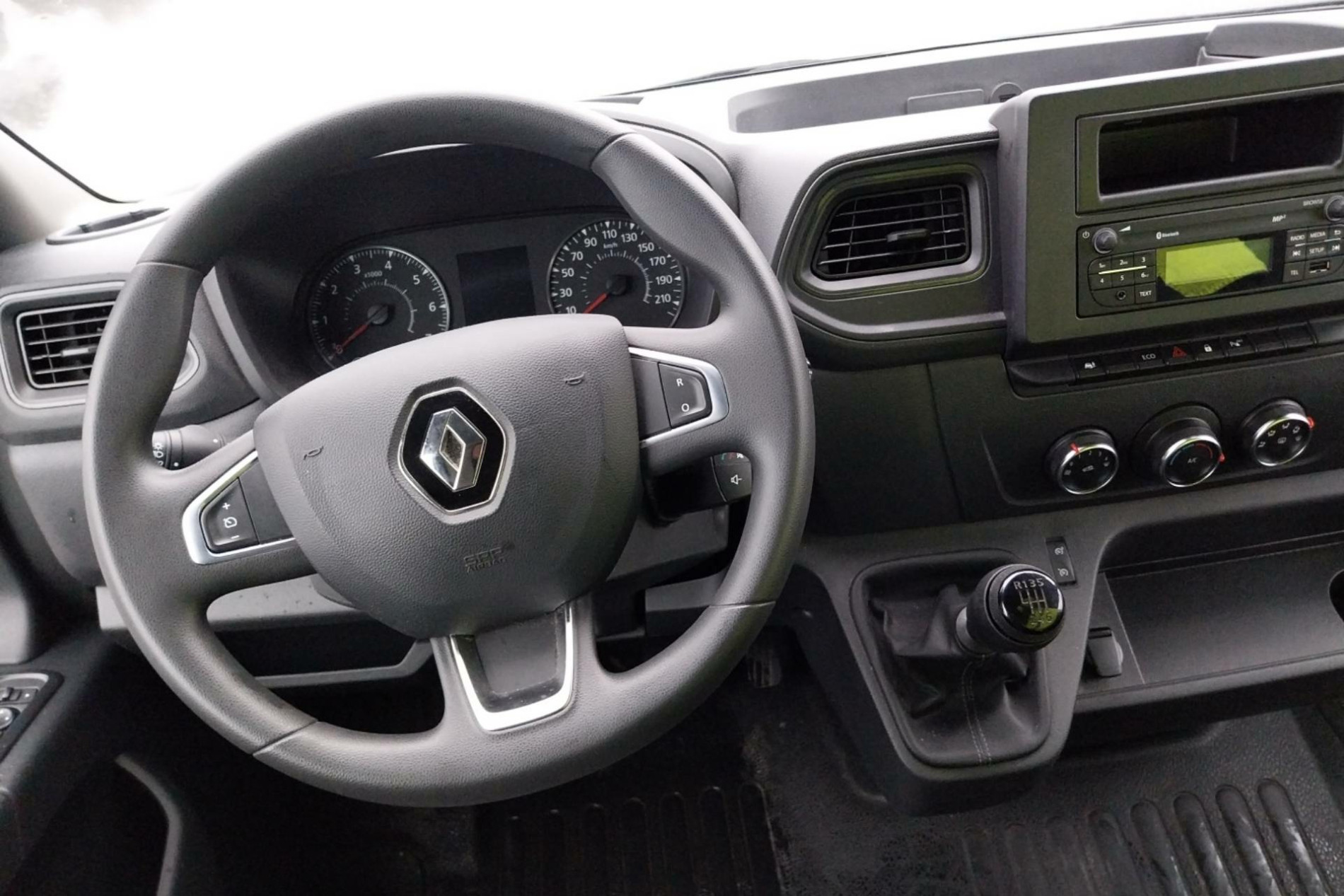 Vente en ligne Renault Master Fourgon MASTER FGN TRAC F3500 L2H2 BLUE DCI 135 au prix de 27 990 €