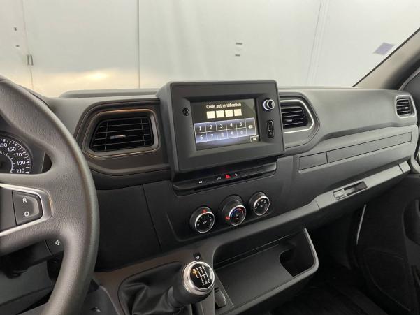 Vente en ligne Renault Master 3 Fourgon MASTER FGN TRAC F3500 L2H2 DCI 135 au prix de 22 990 €